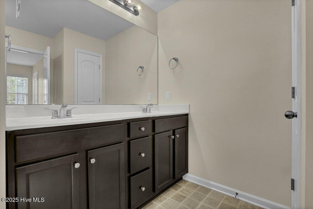 100546186 | Photo 27