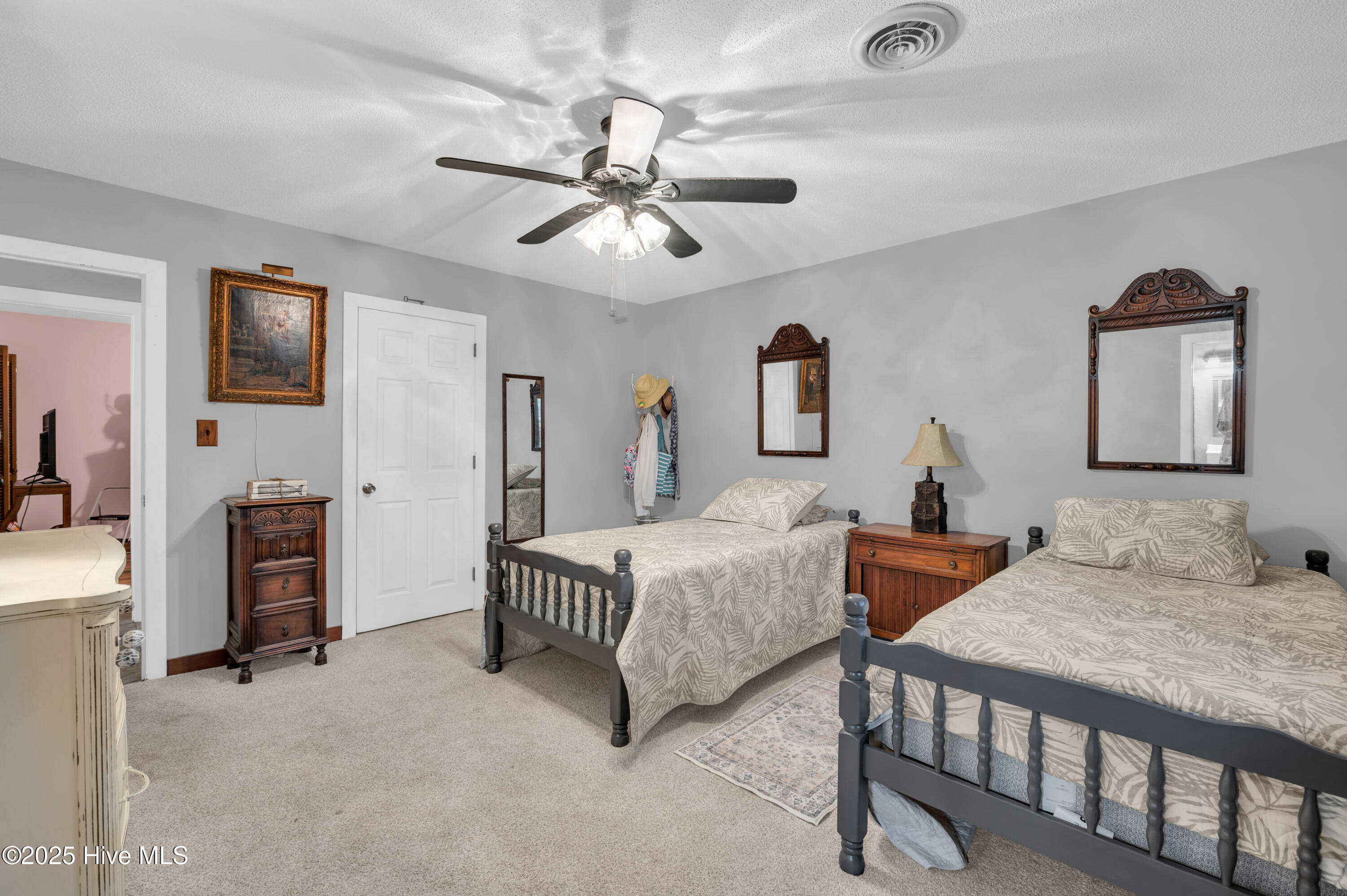 100546330 | Photo 17