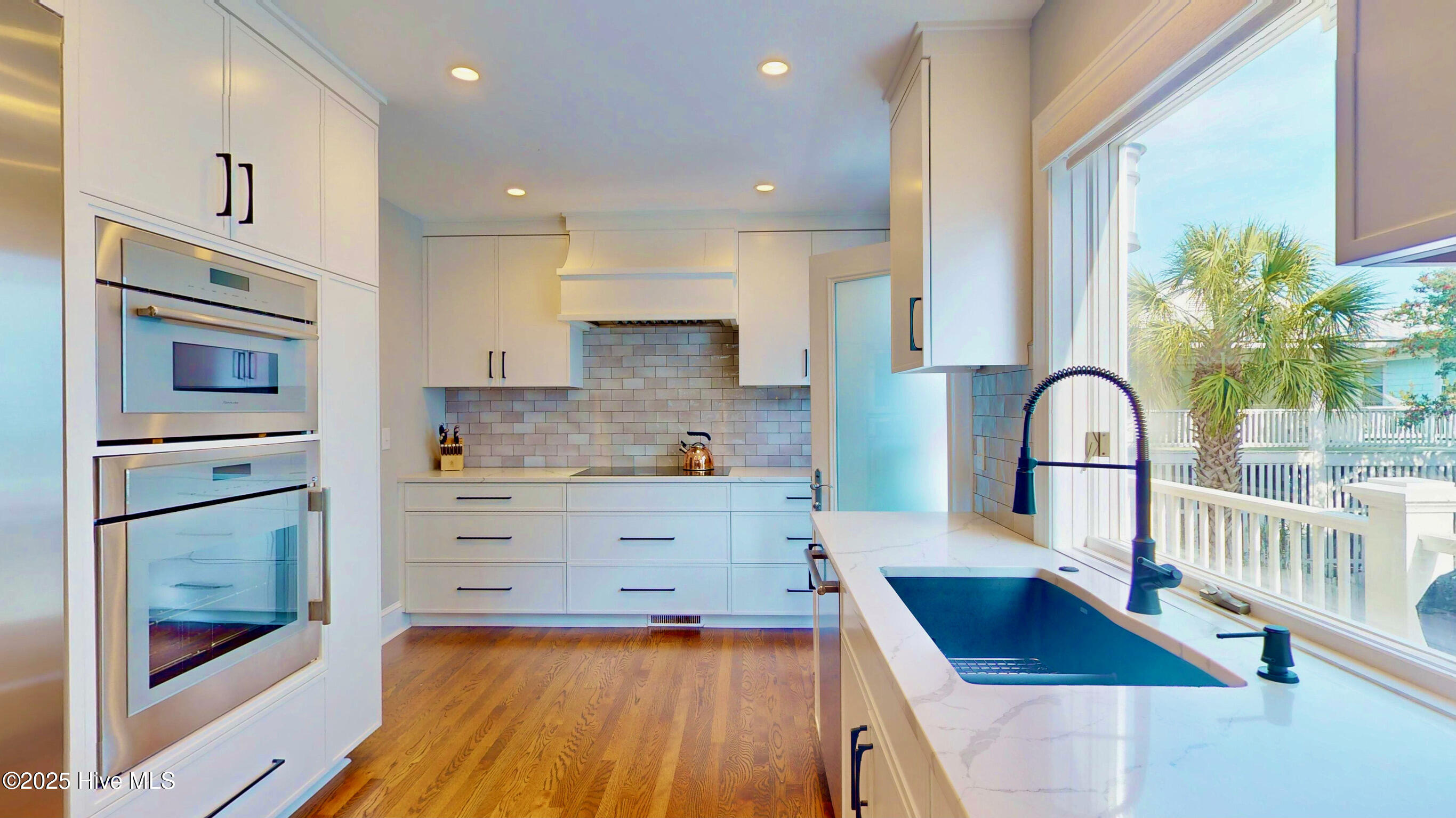 100543231 | Photo 29