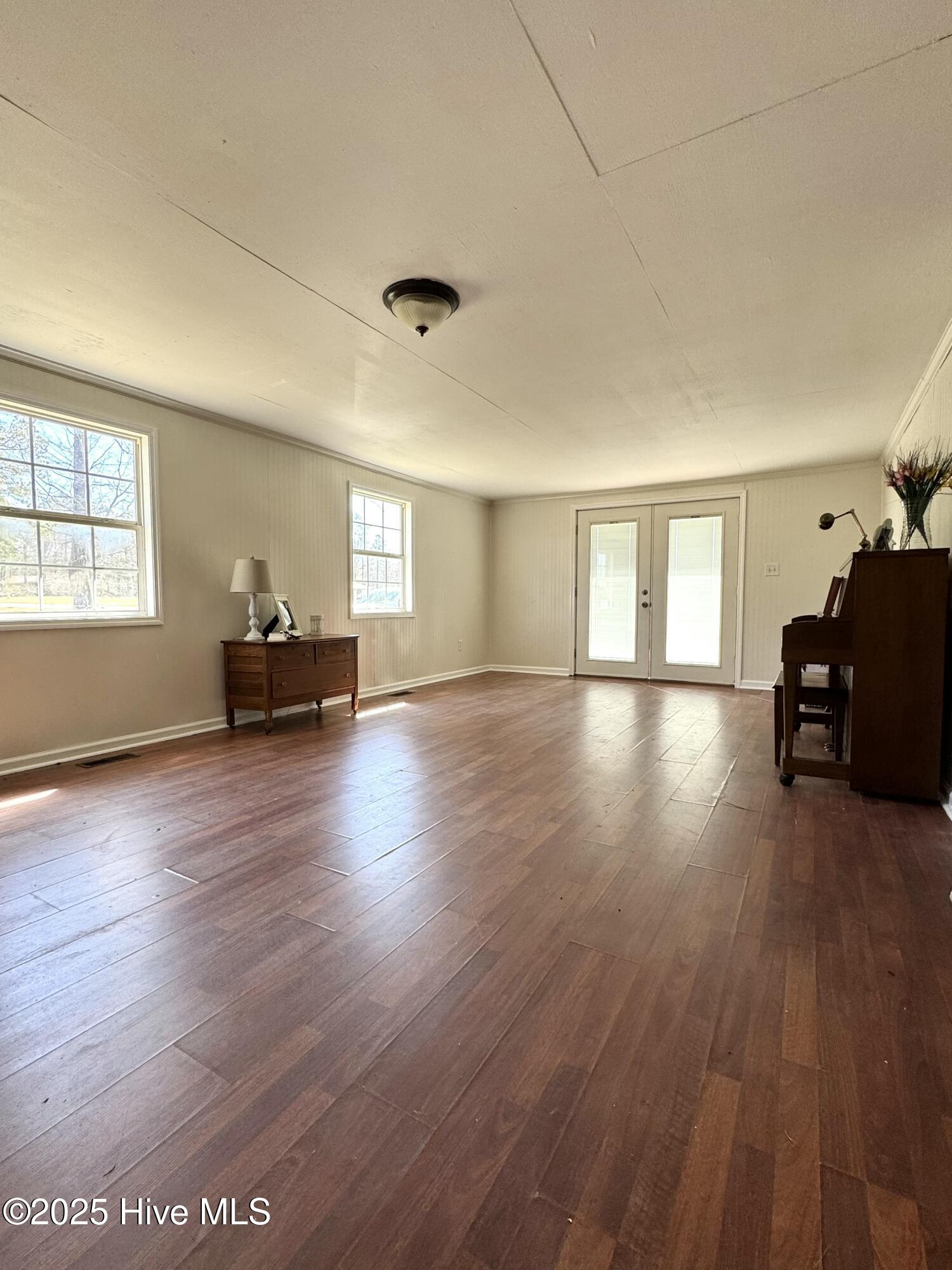 100547785 | Photo 12