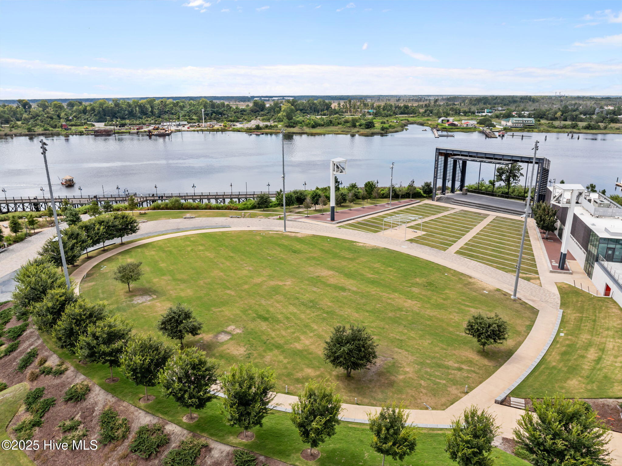 100528560 | Photo 24