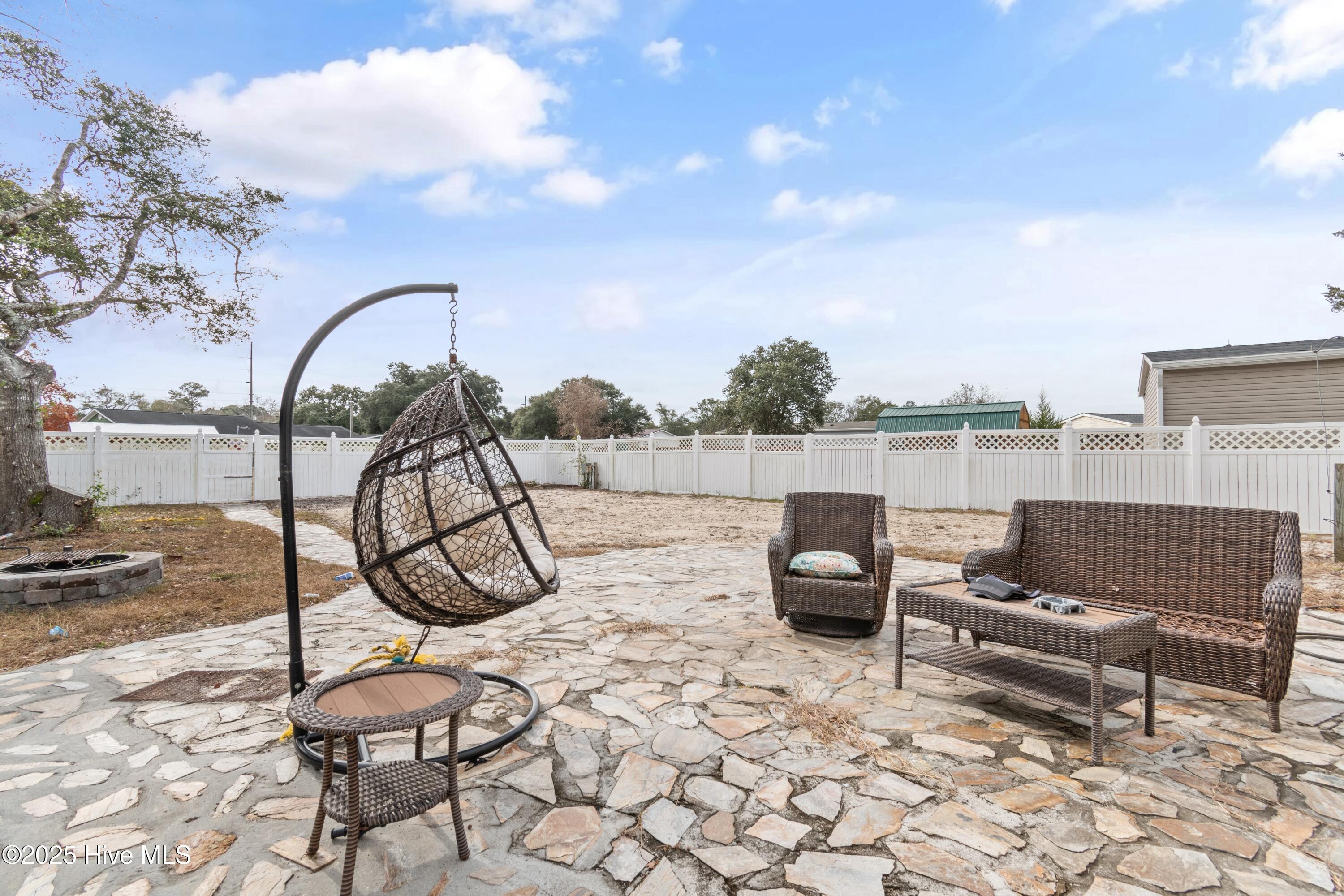 100542412 | Photo 40