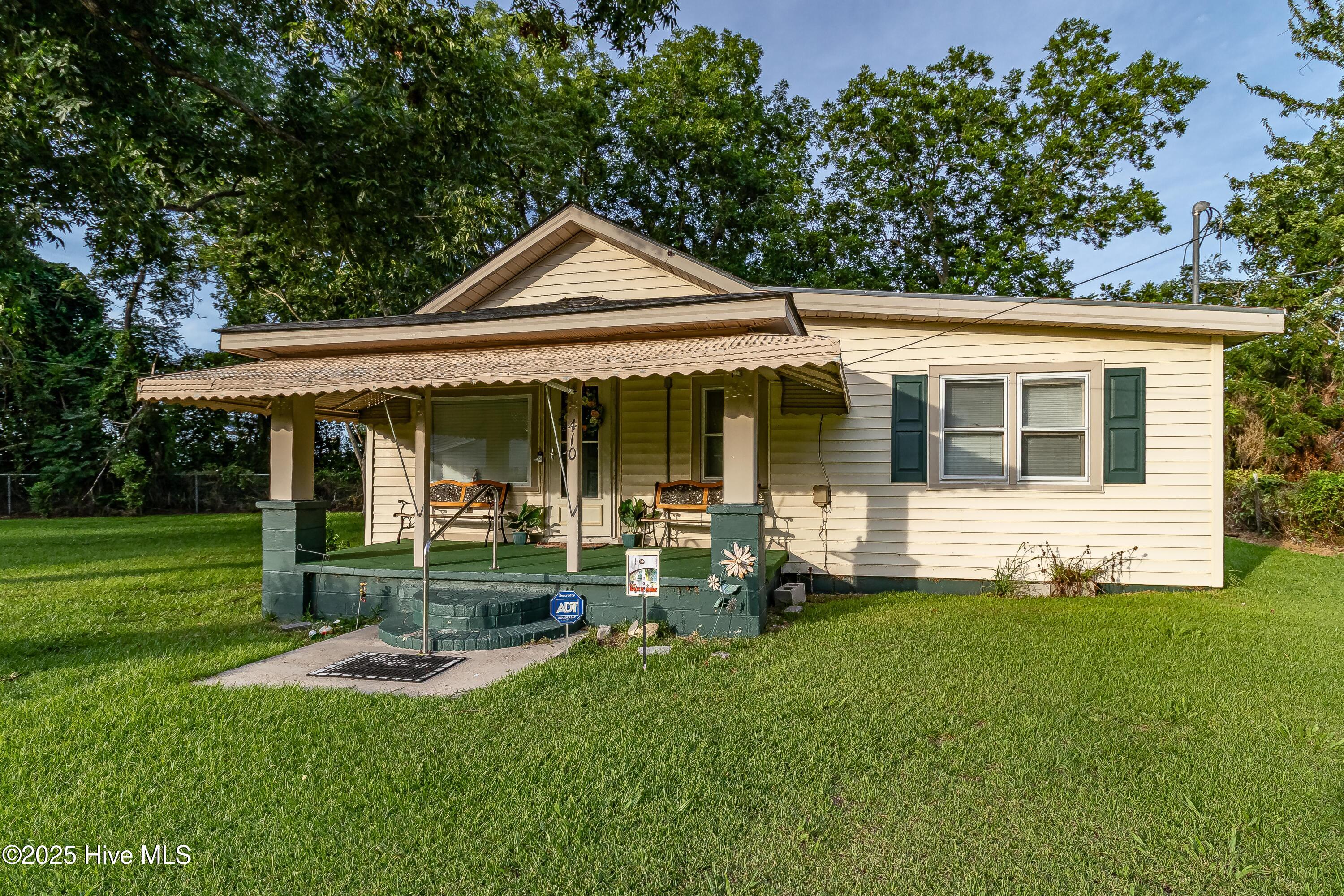 Homes for sale in New Bern, NC | 410 Brown Dr, New Bern, NC 28560 | MLS# 100514125