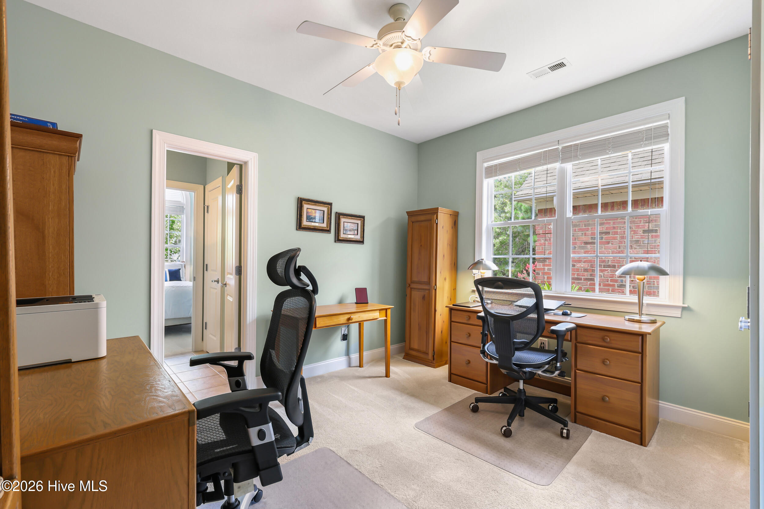 100592584 | Photo 32