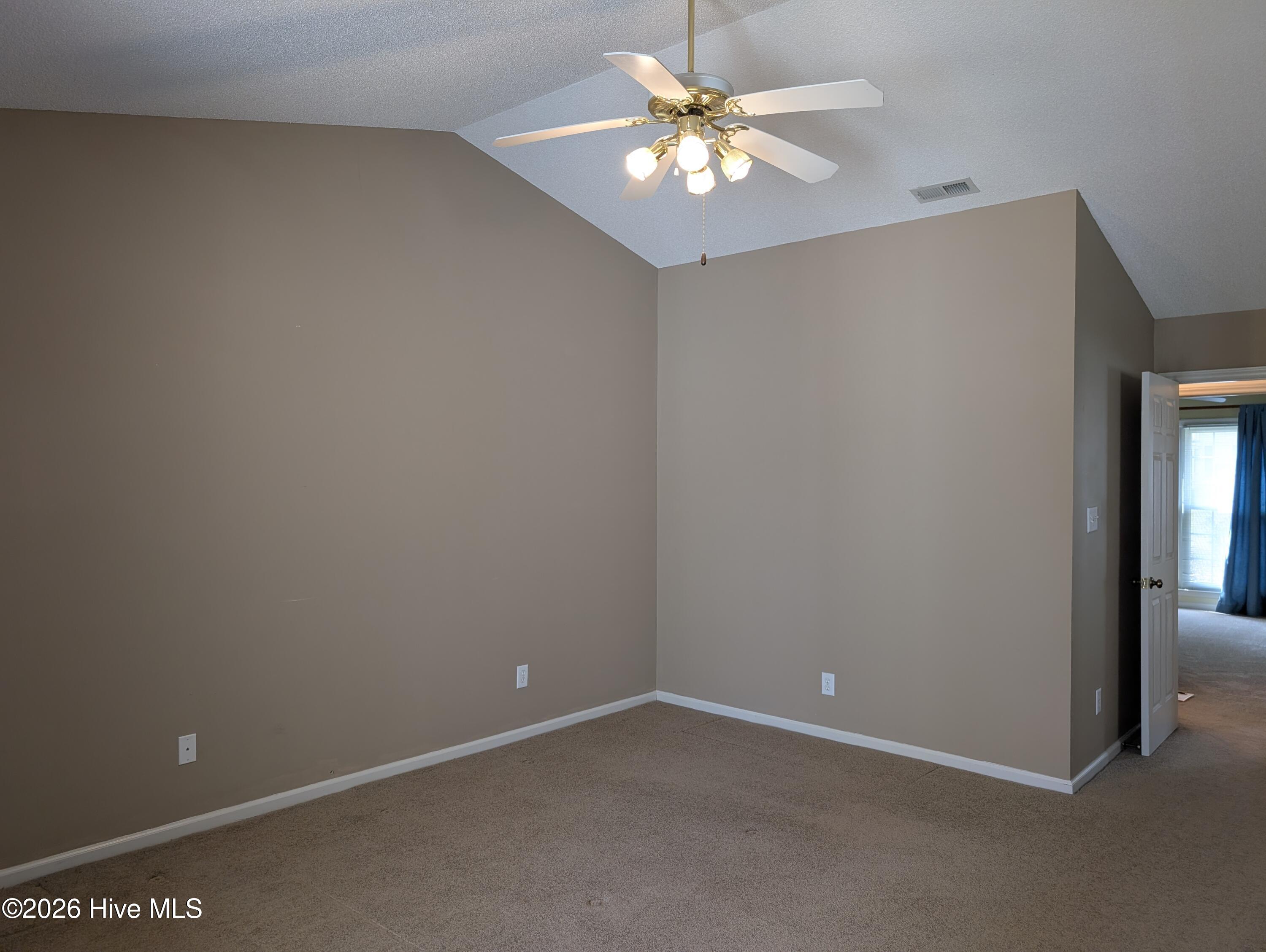 100561832 | Photo 18