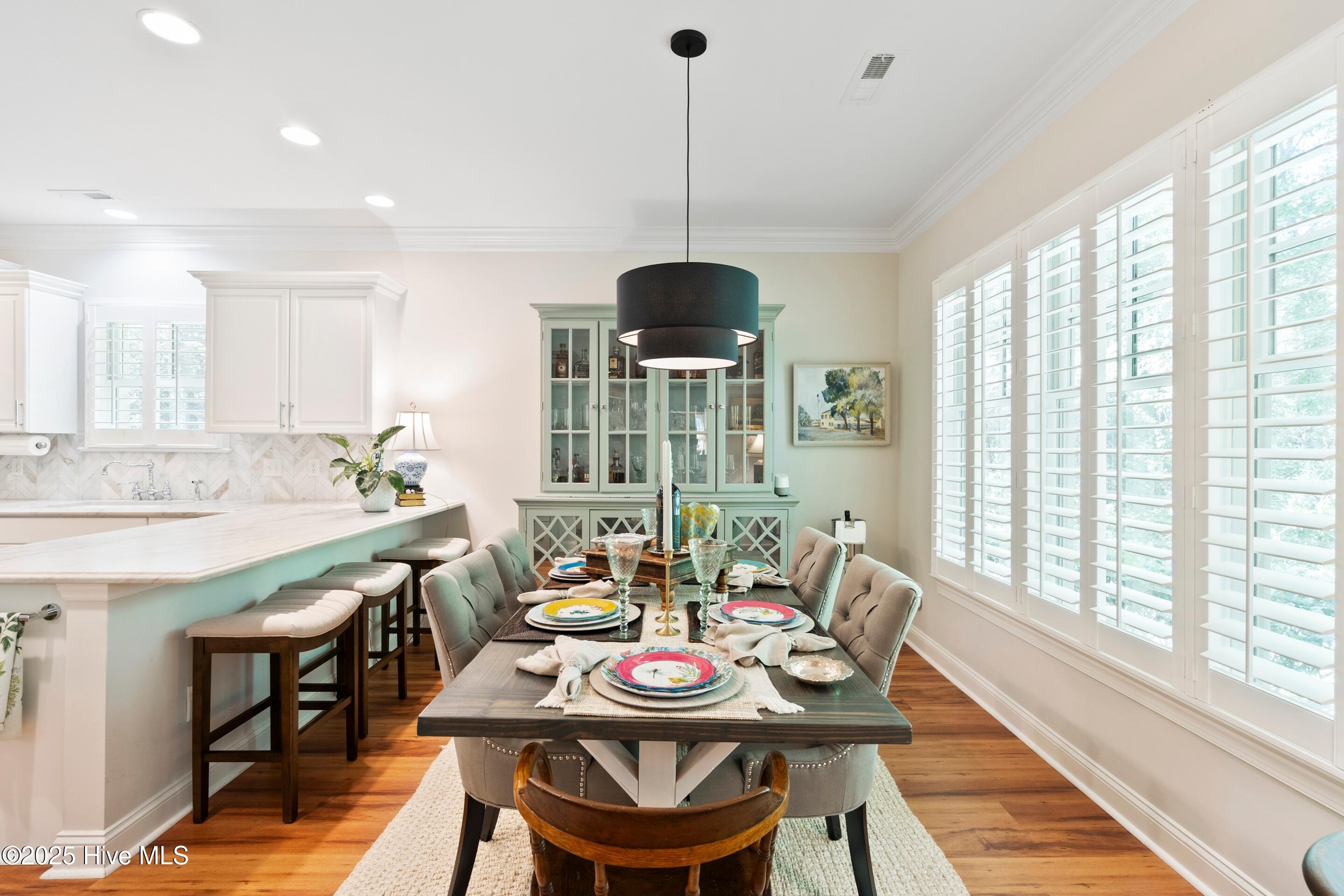 100520389 | Photo 32