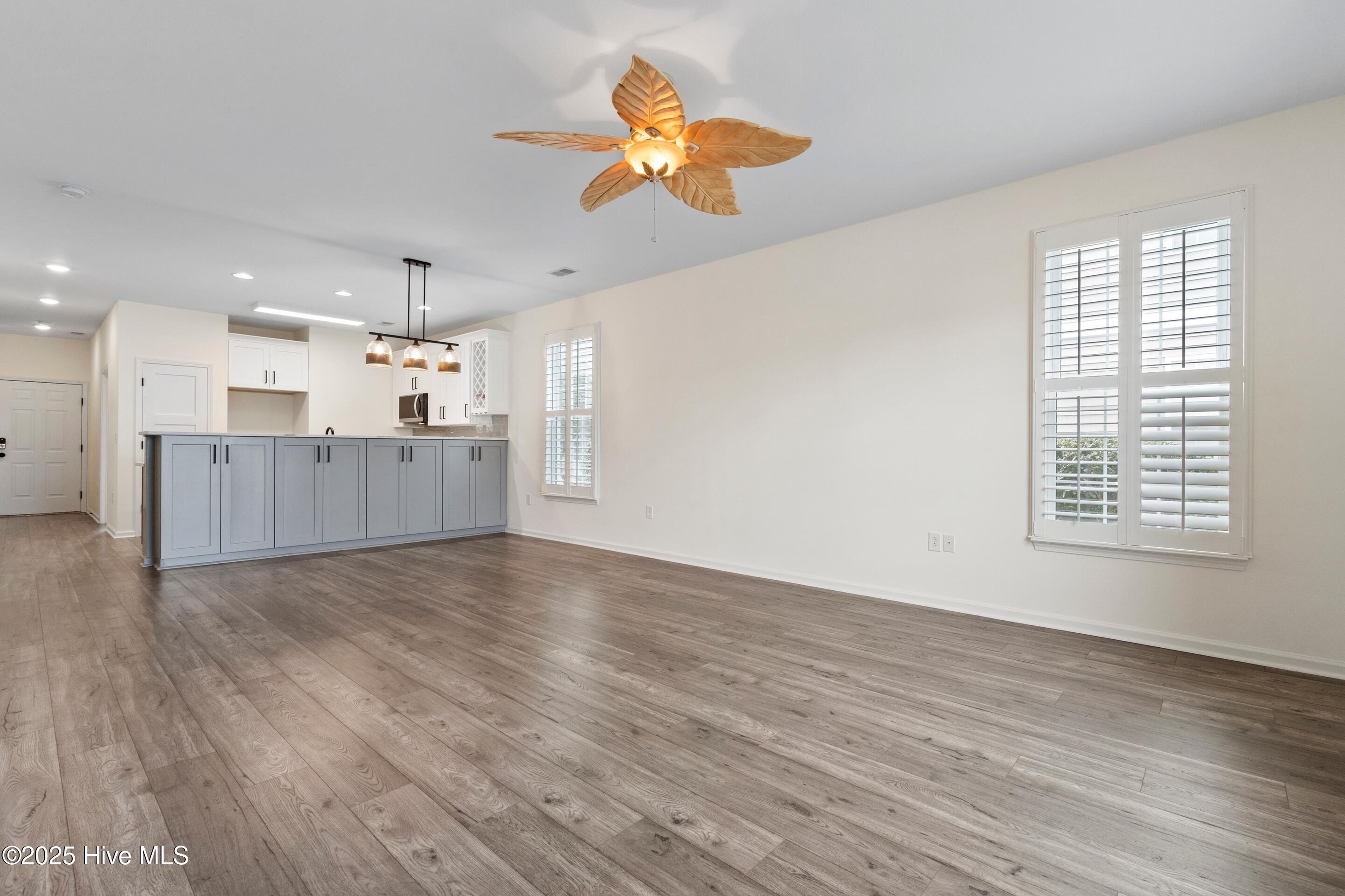 100542567 | Photo 12