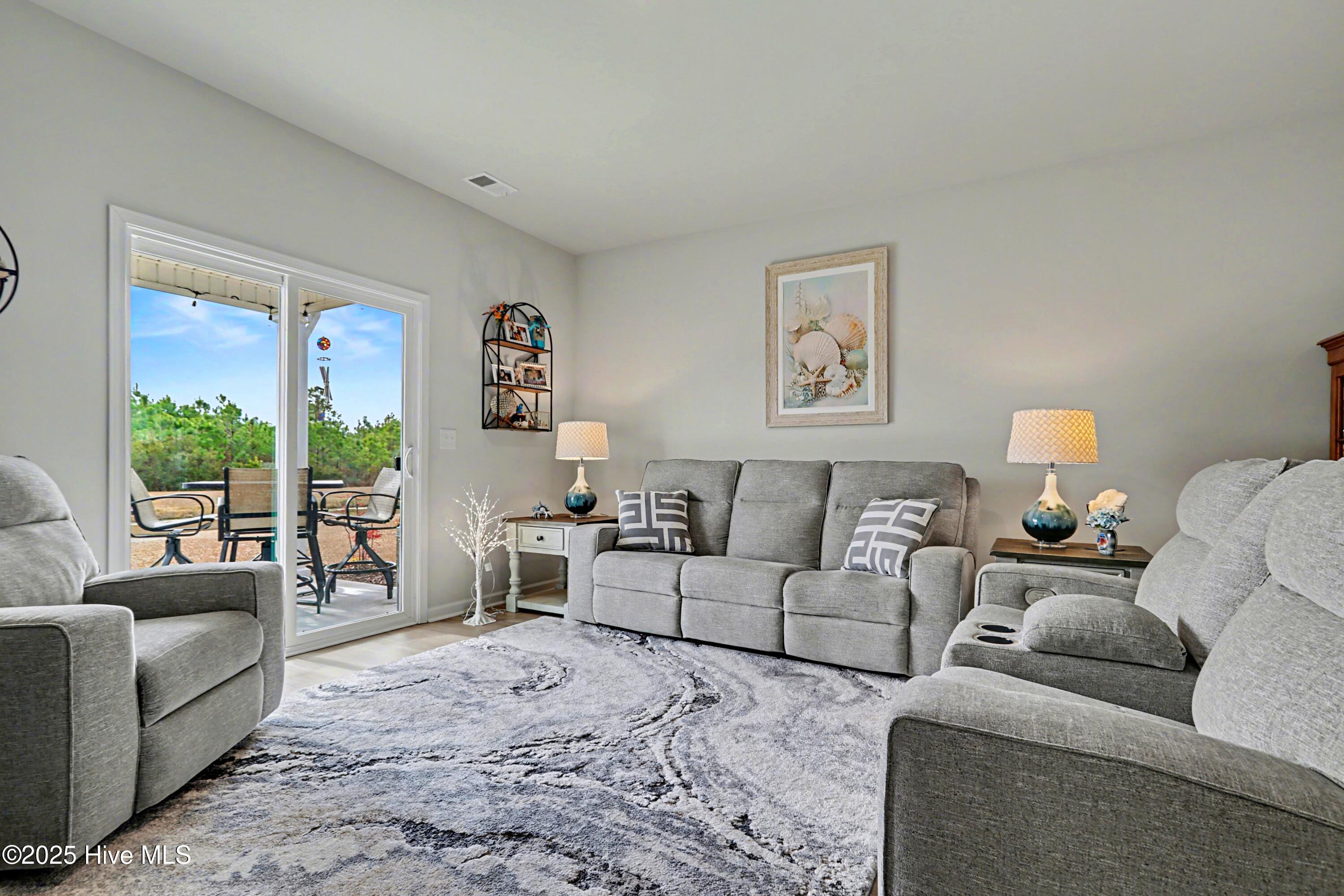 100547065 | Photo 10