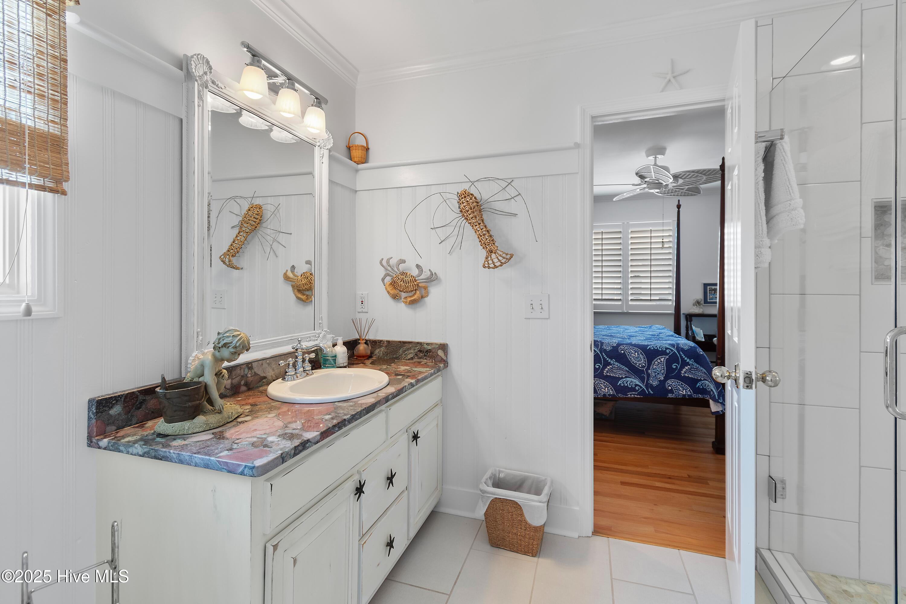 100527373 | Photo 35