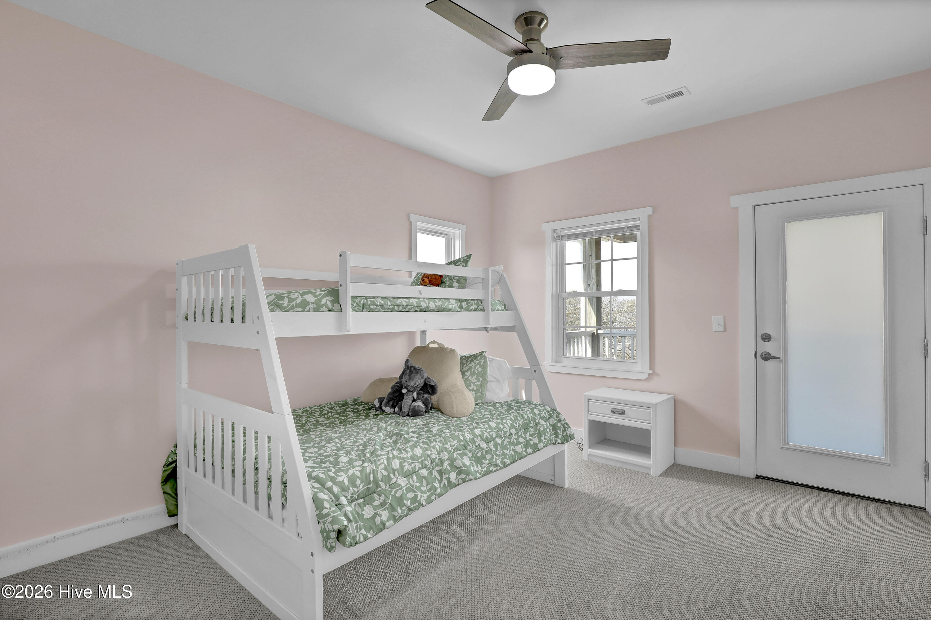 100551394 | Photo 41