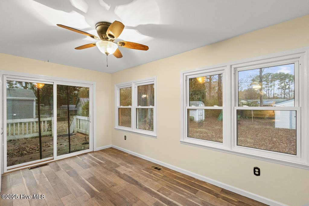 100526161 | Photo 23