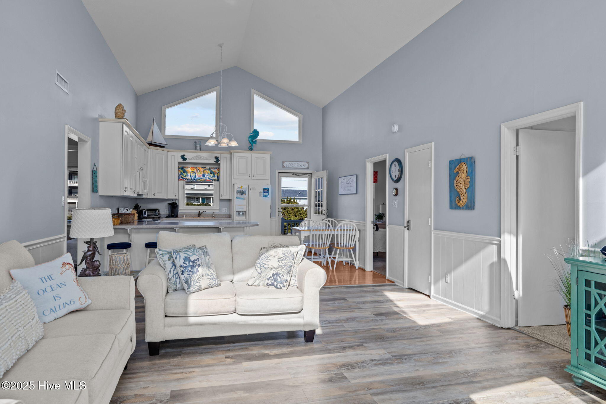 100543368 | Photo 32