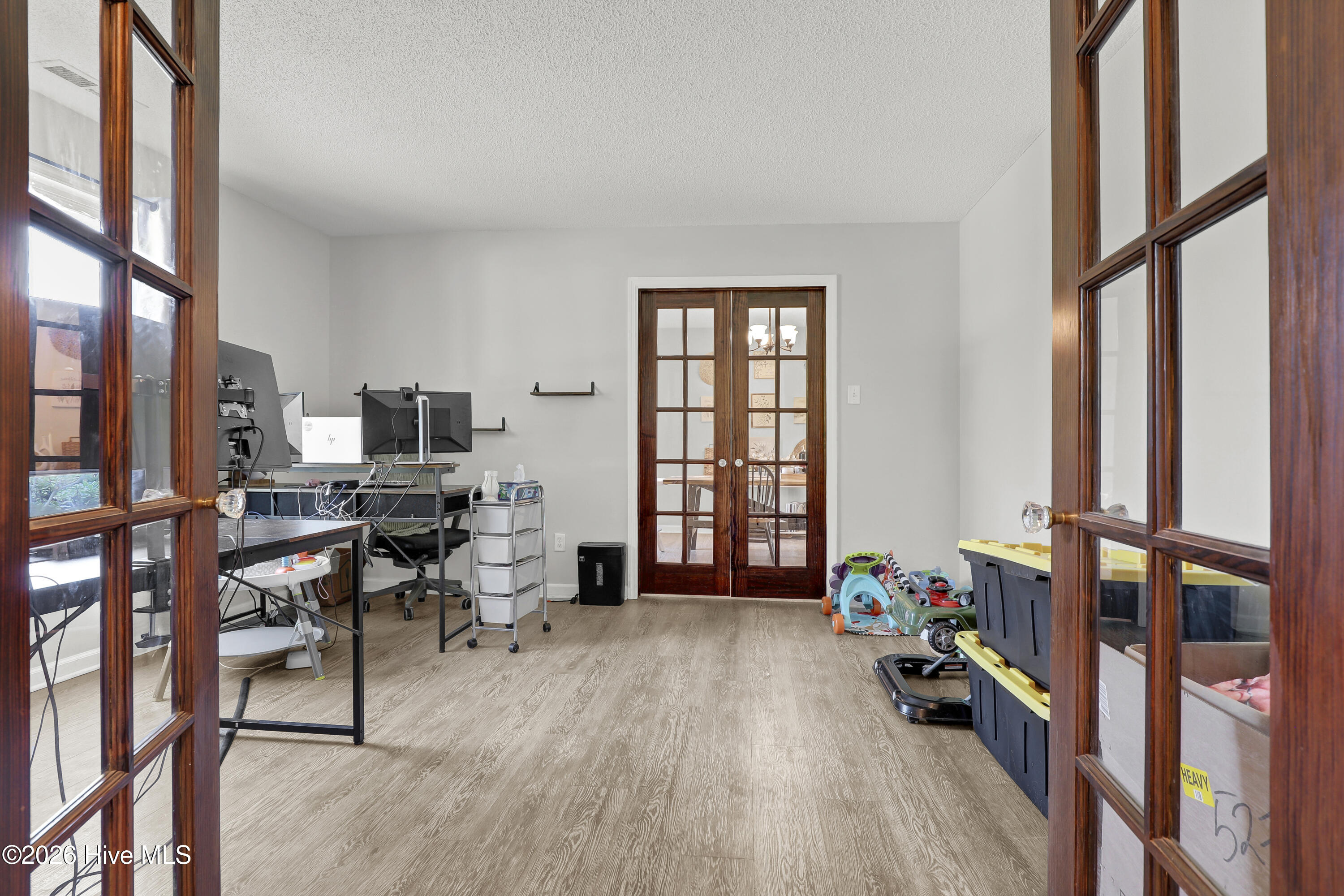 100568979 | Photo 15