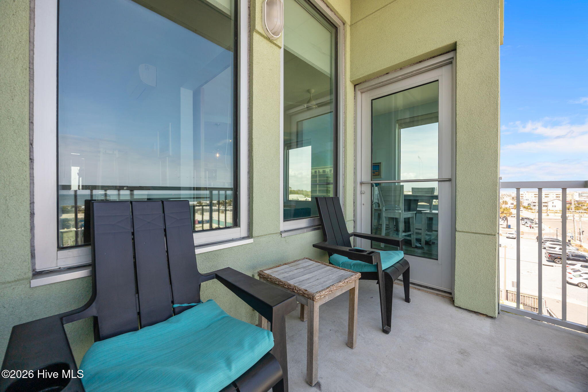 100566225 | Photo 25