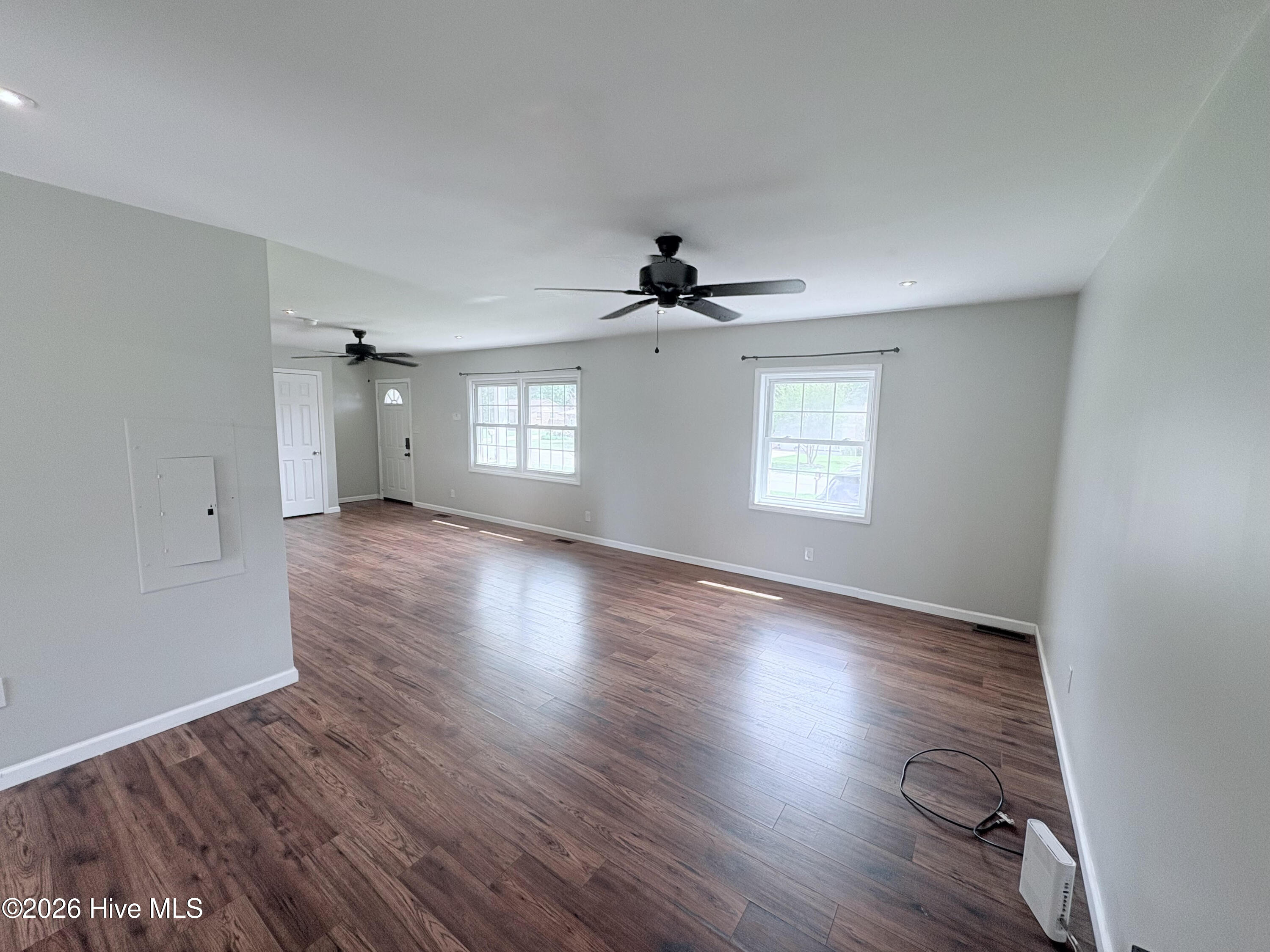 100566369 | Photo 13