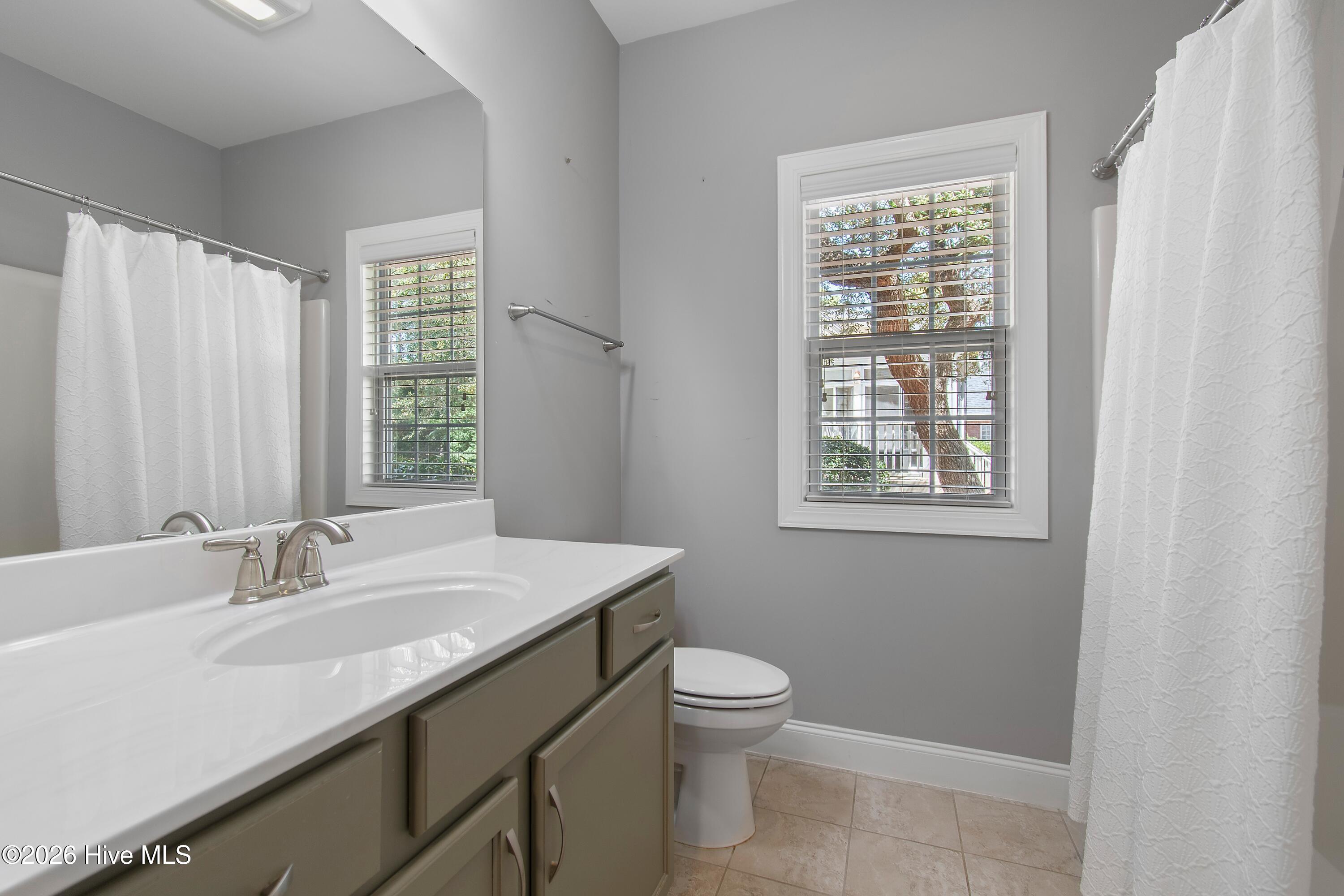 100563713 | Photo 27