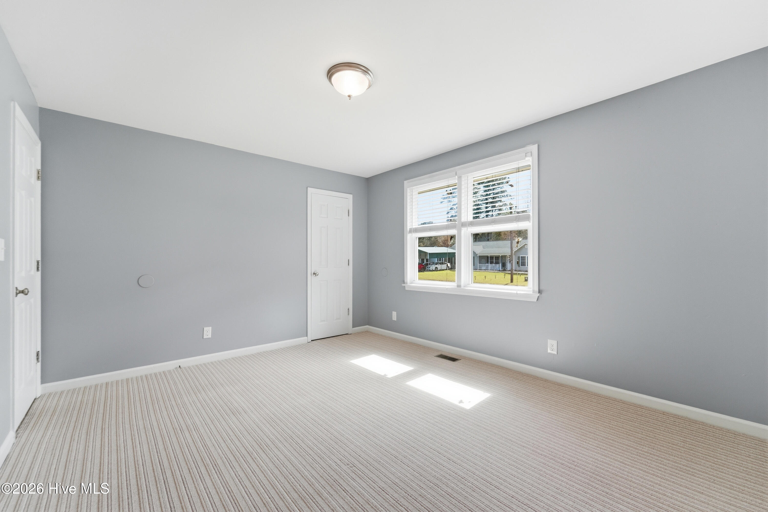 100563801 | Photo 30