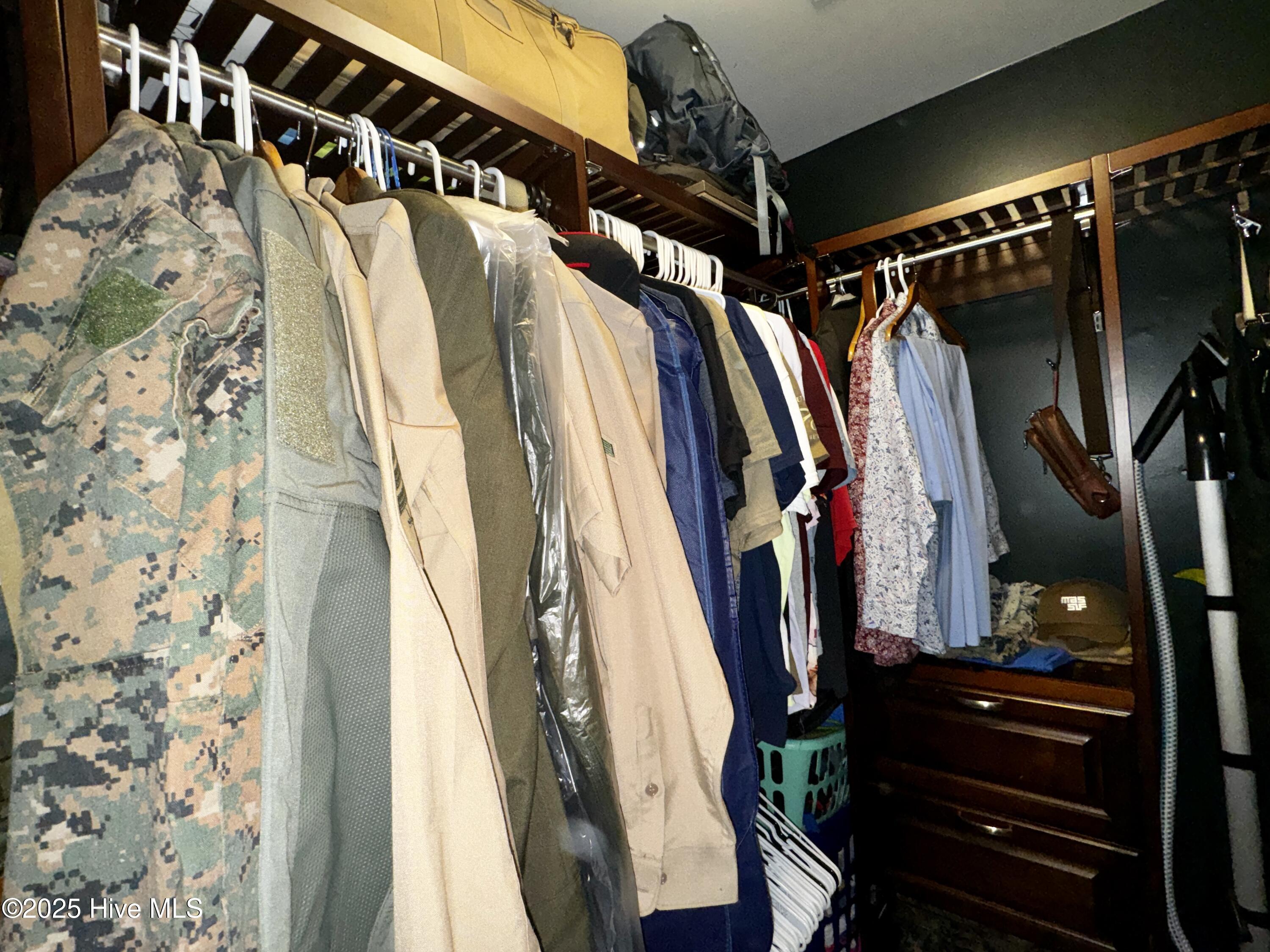 100545242 | Photo 11