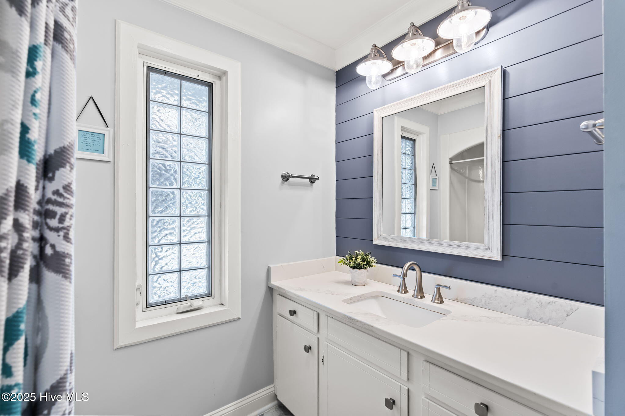 100542340 | Photo 17