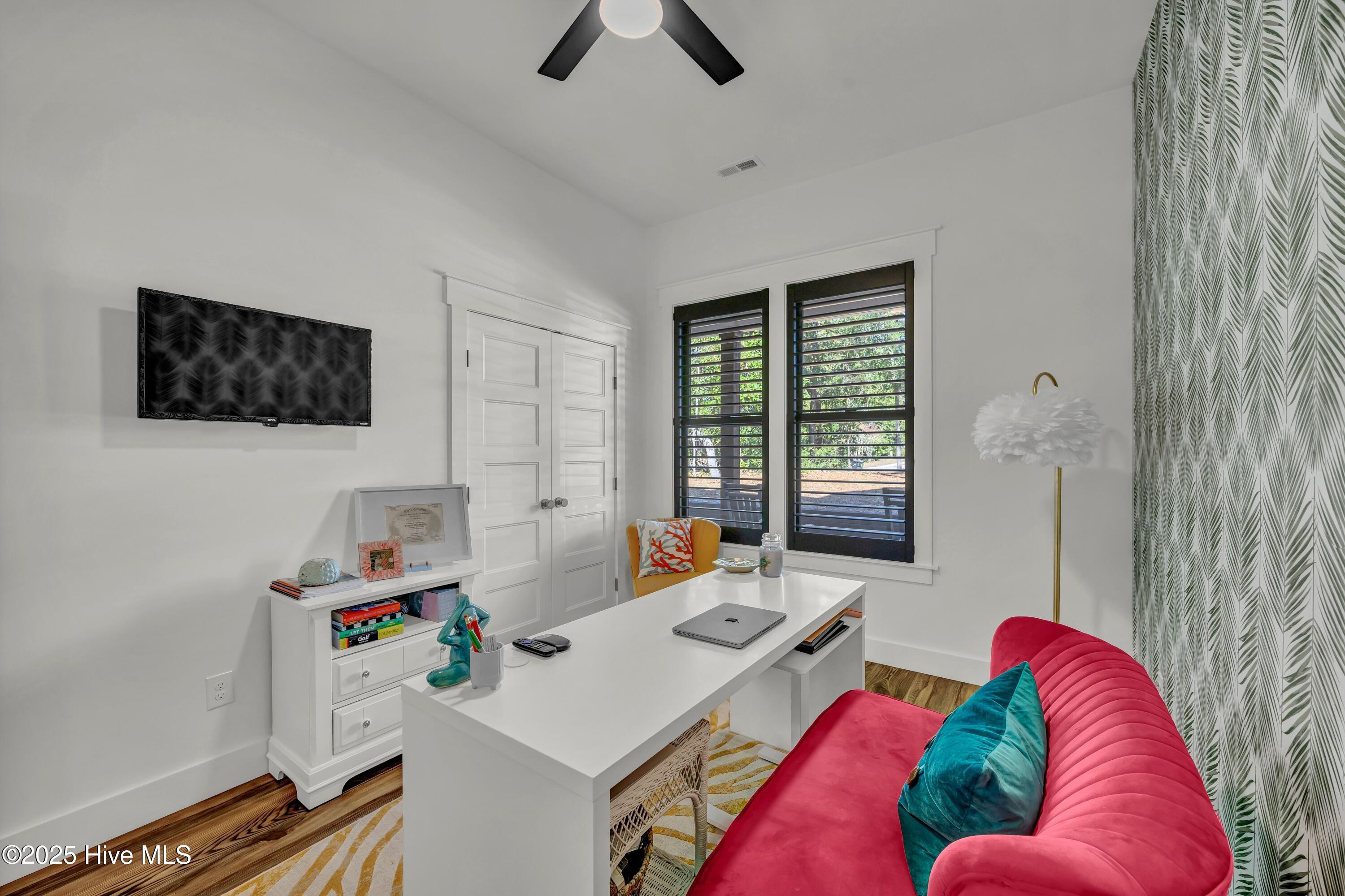 100543127 | Photo 45