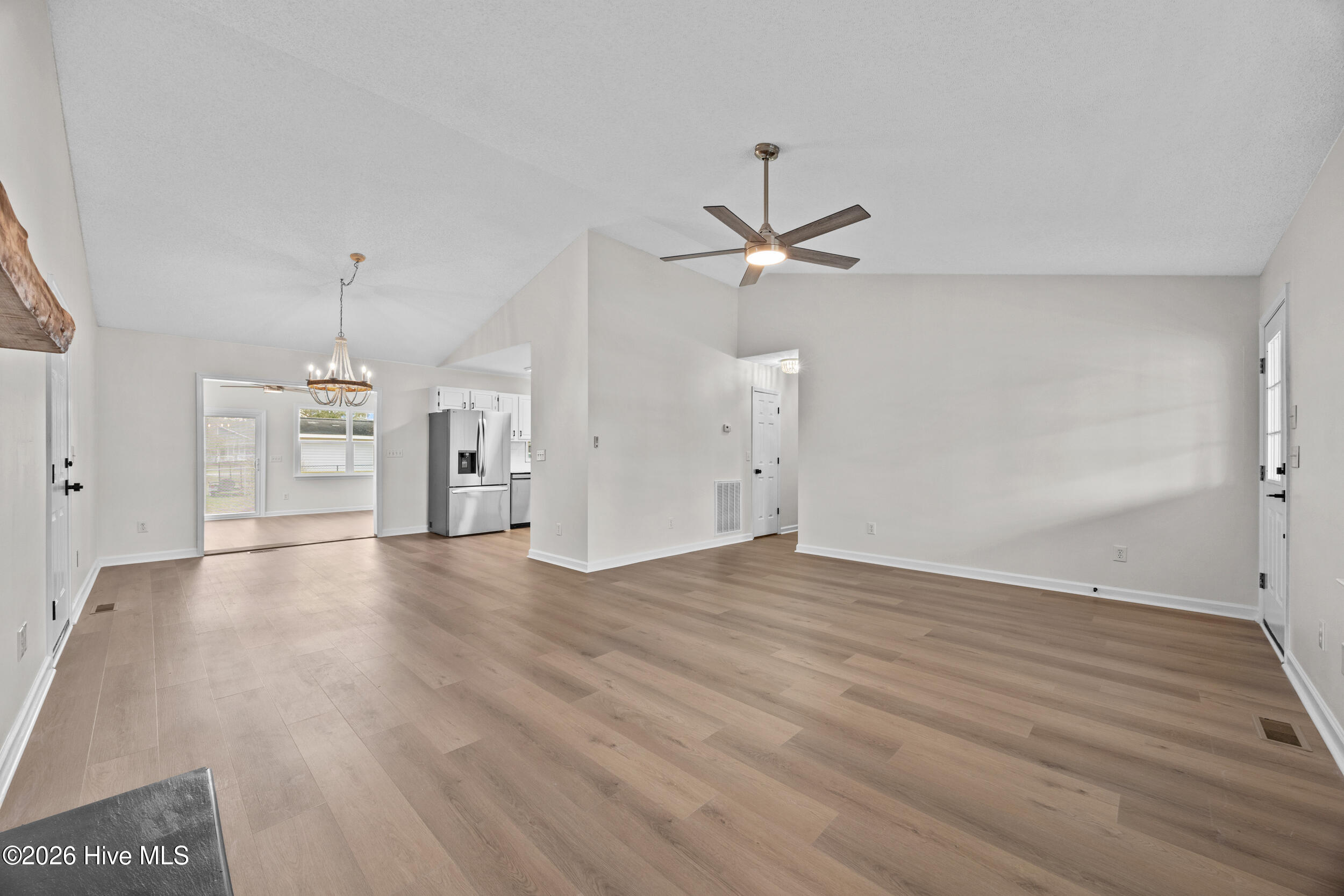 100559146 | Photo 16