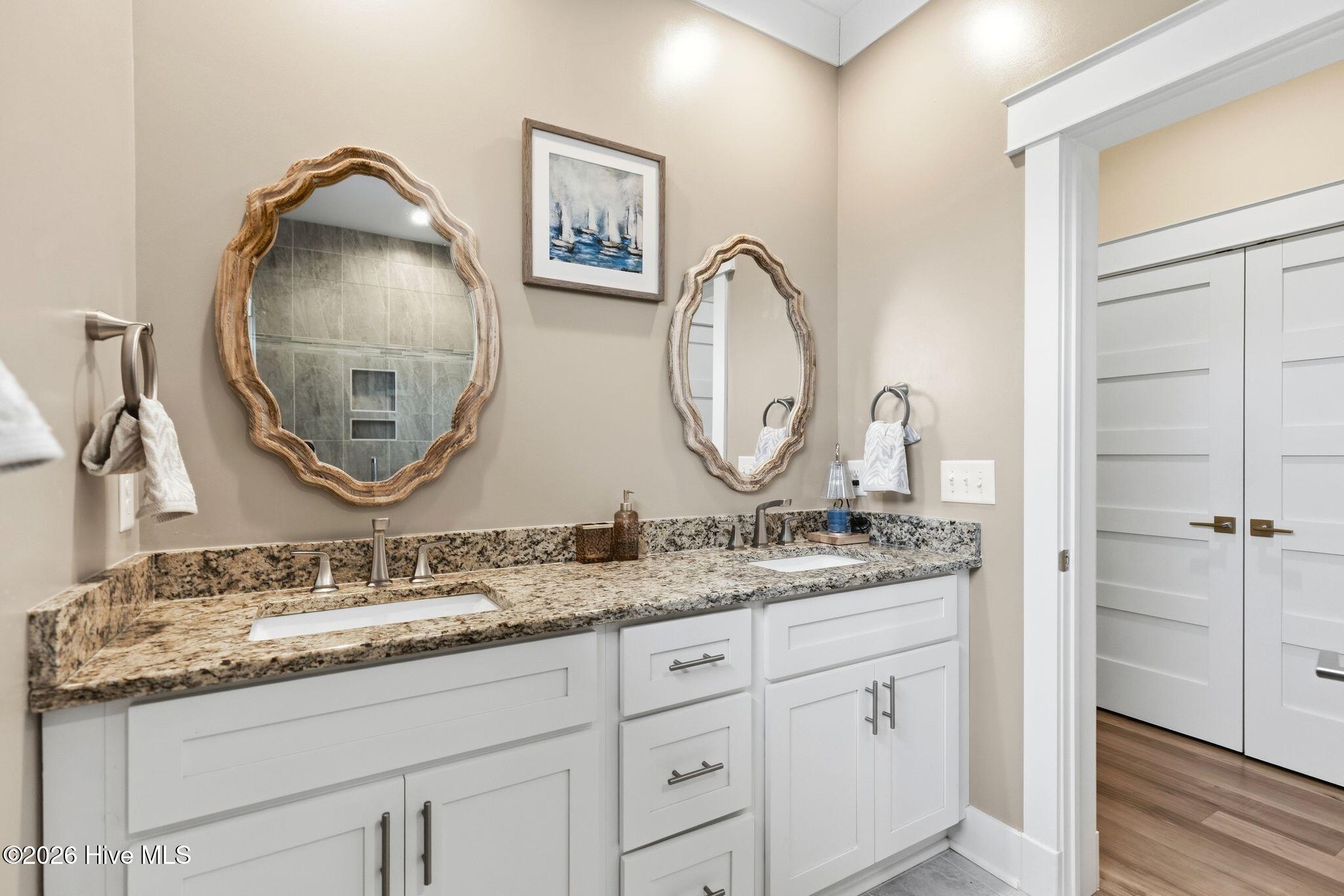 100556954 | Photo 28