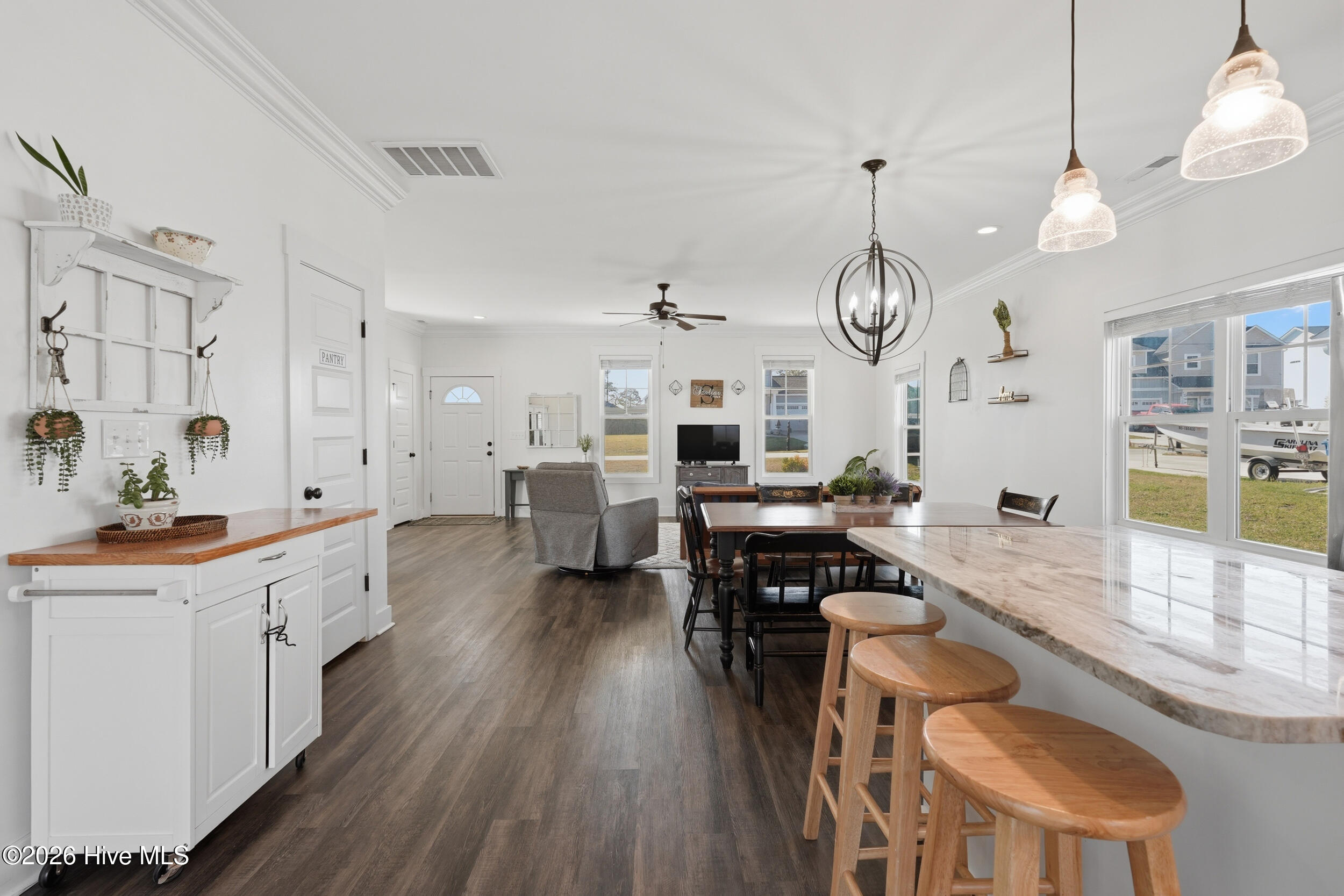 100562917 | Photo 16