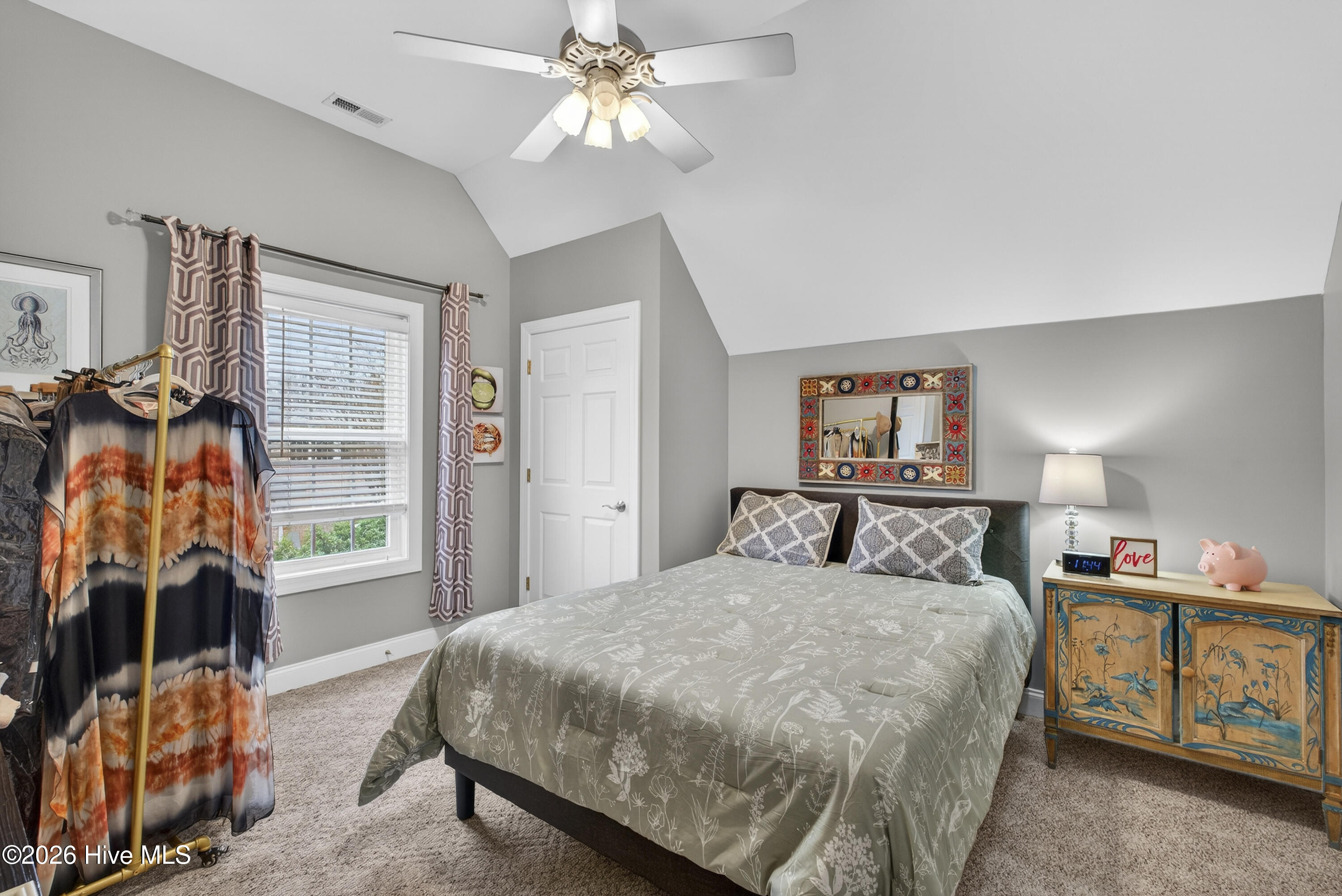 100557887 | Photo 42