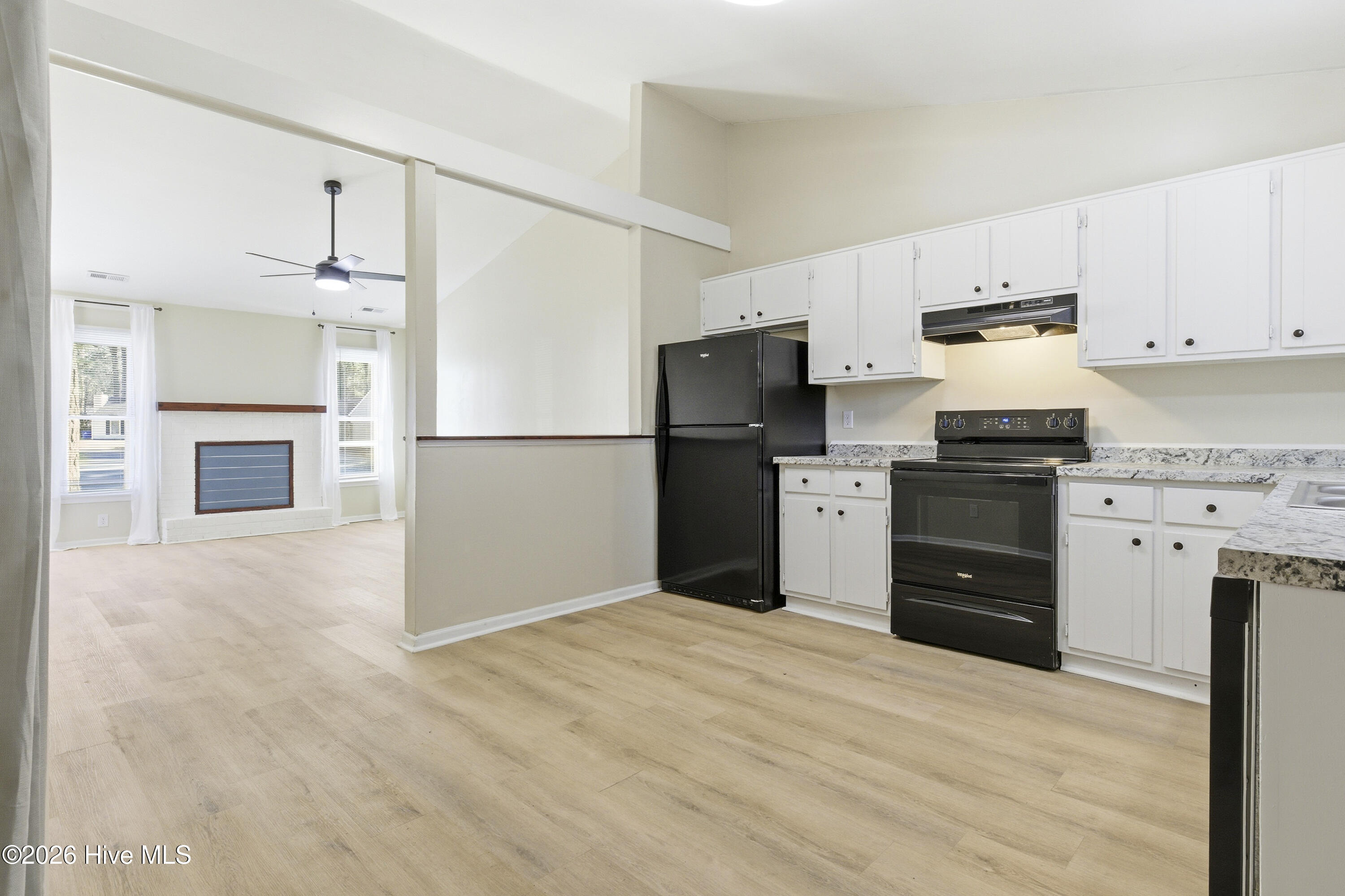 100551101 | Photo 12