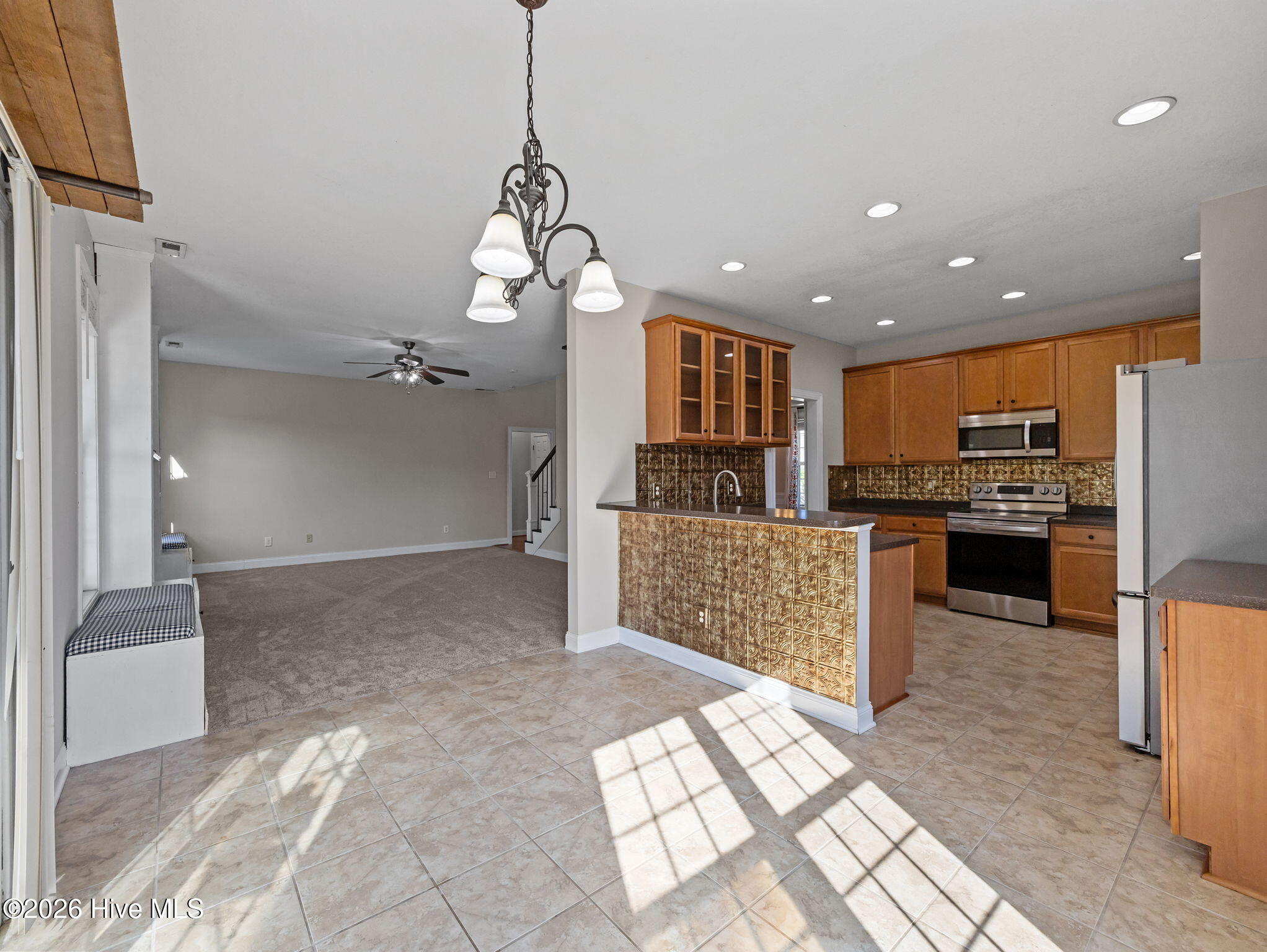 100568078 | Photo 16