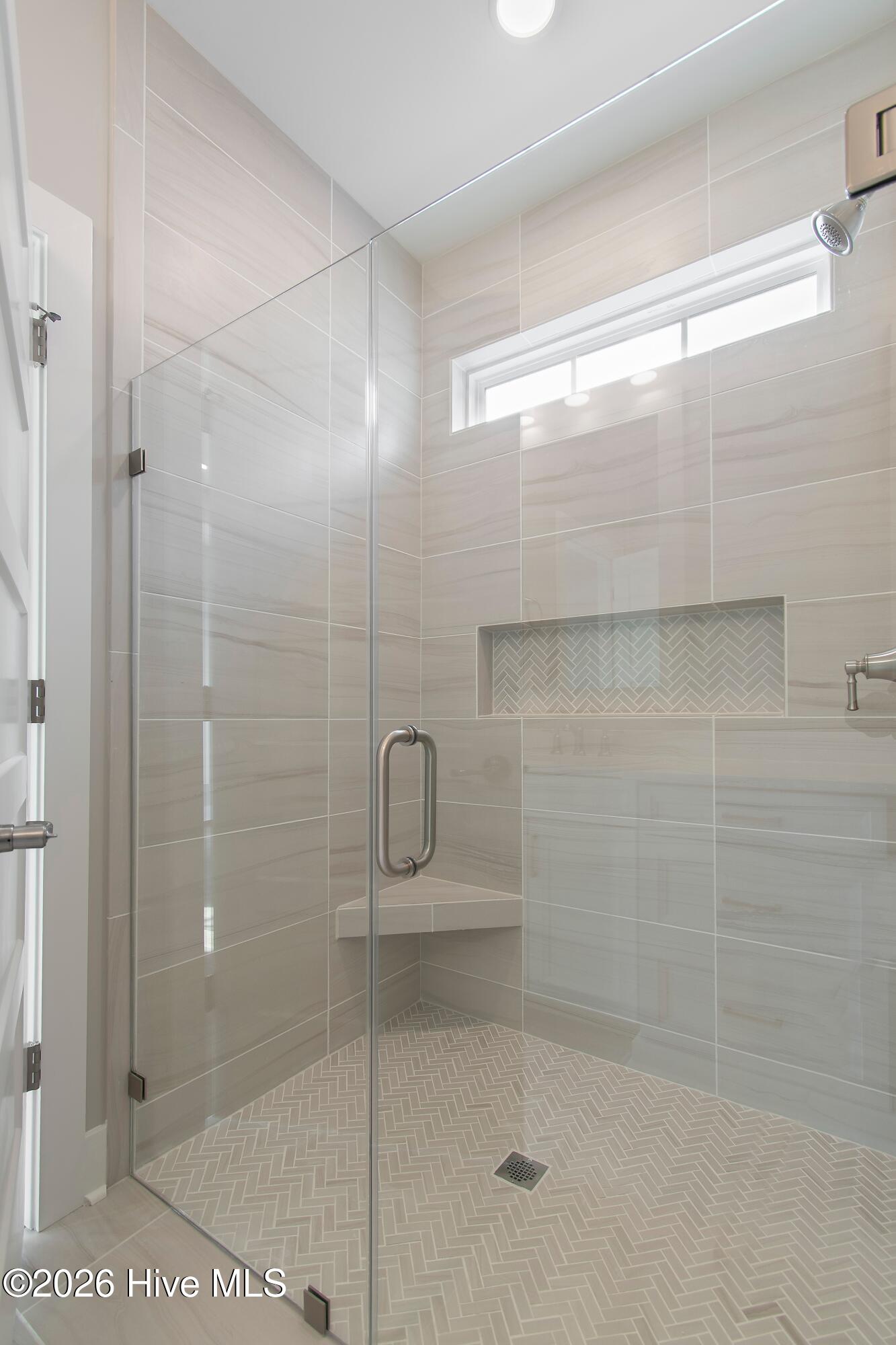 100533287 | Photo 54