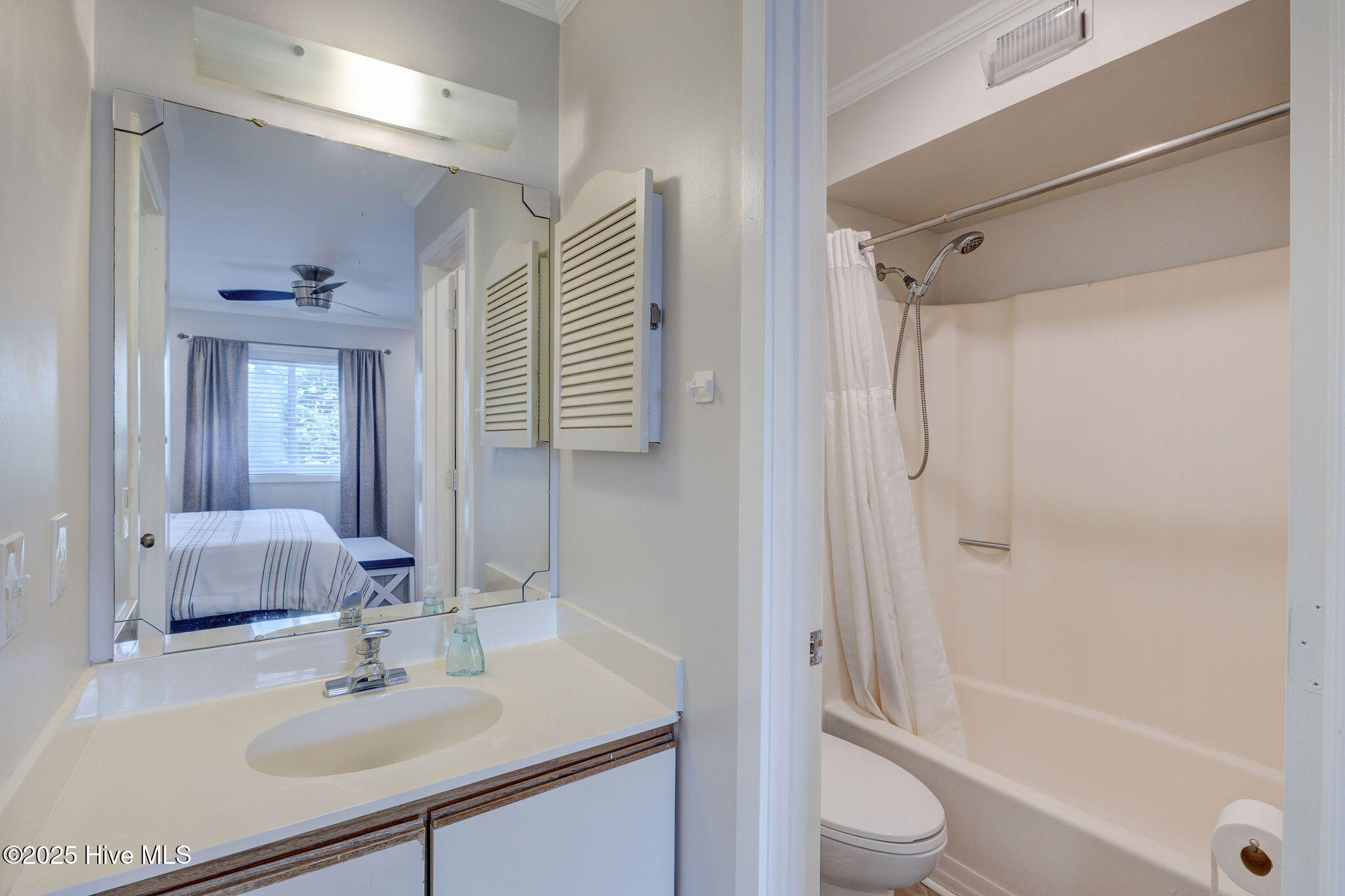 100525096 | Photo 15