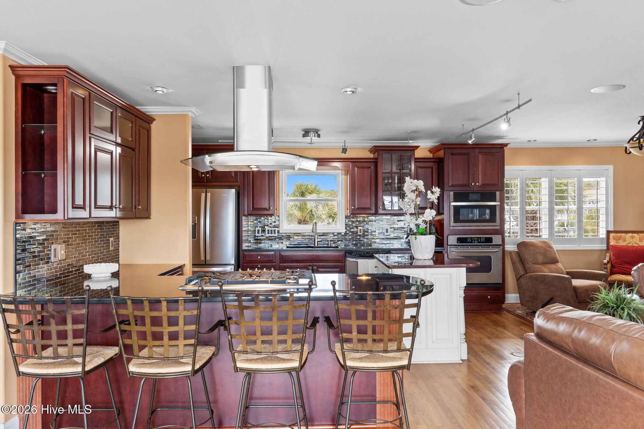 100570592 | Photo 16