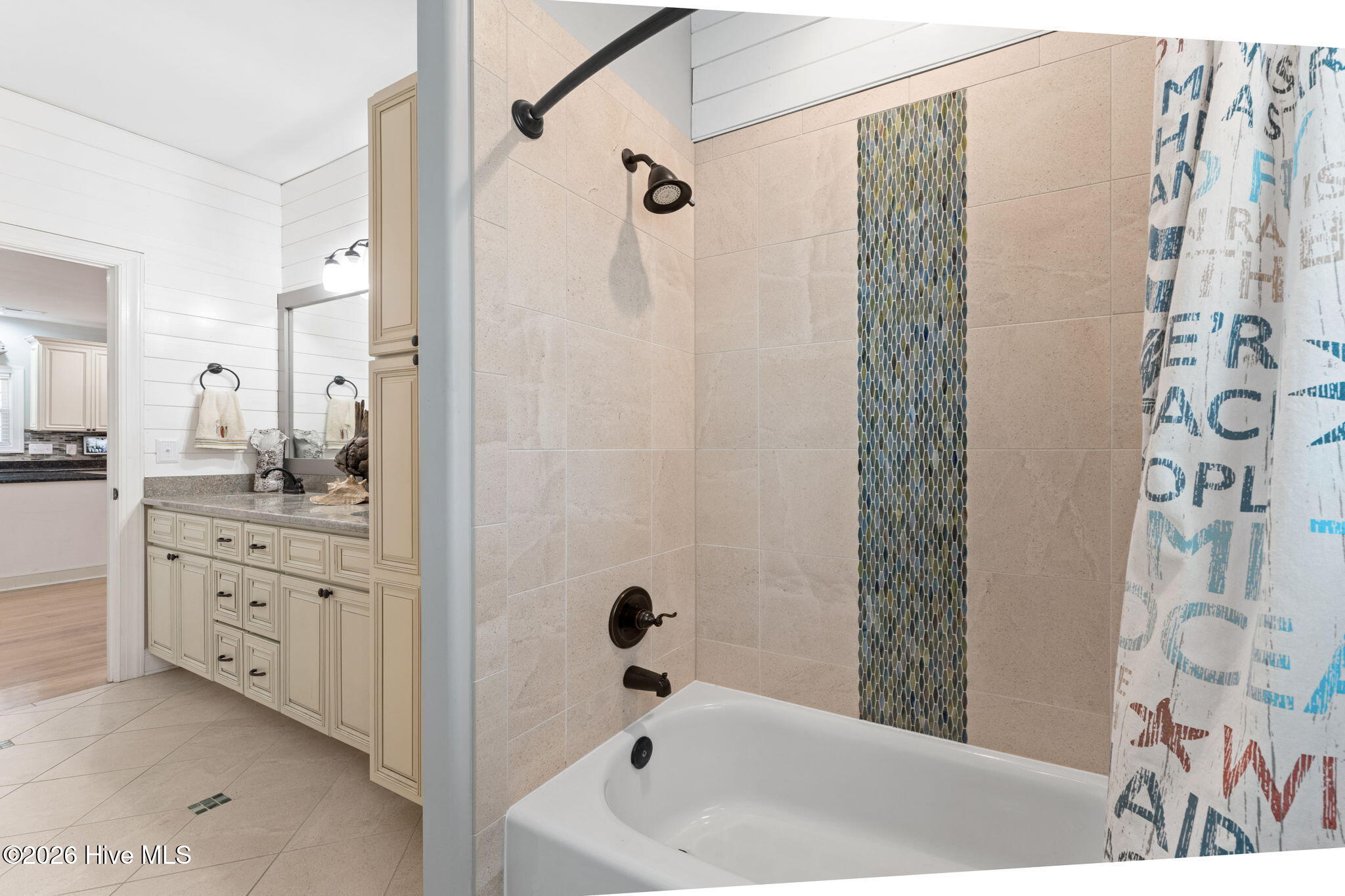 100553257 | Photo 18