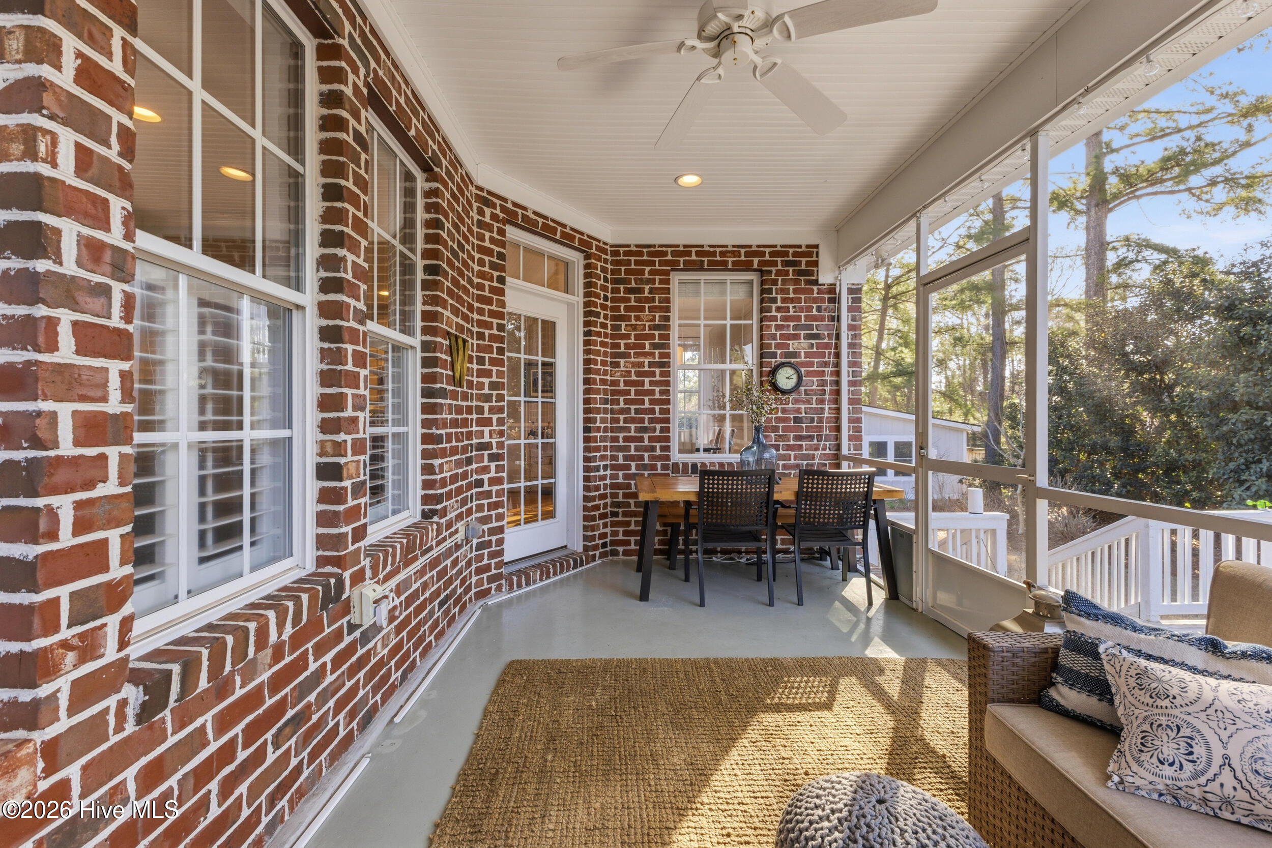 100558582 | Photo 38