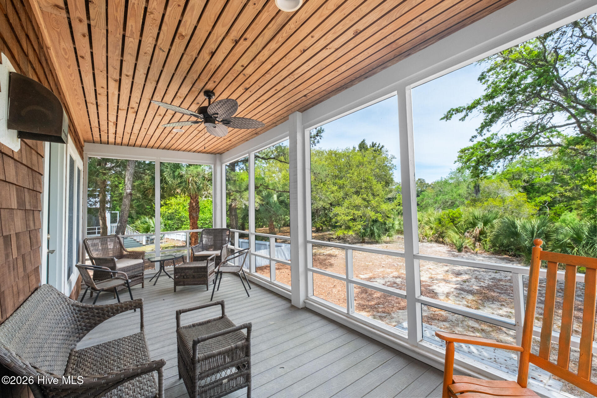 100567866 | Photo 37