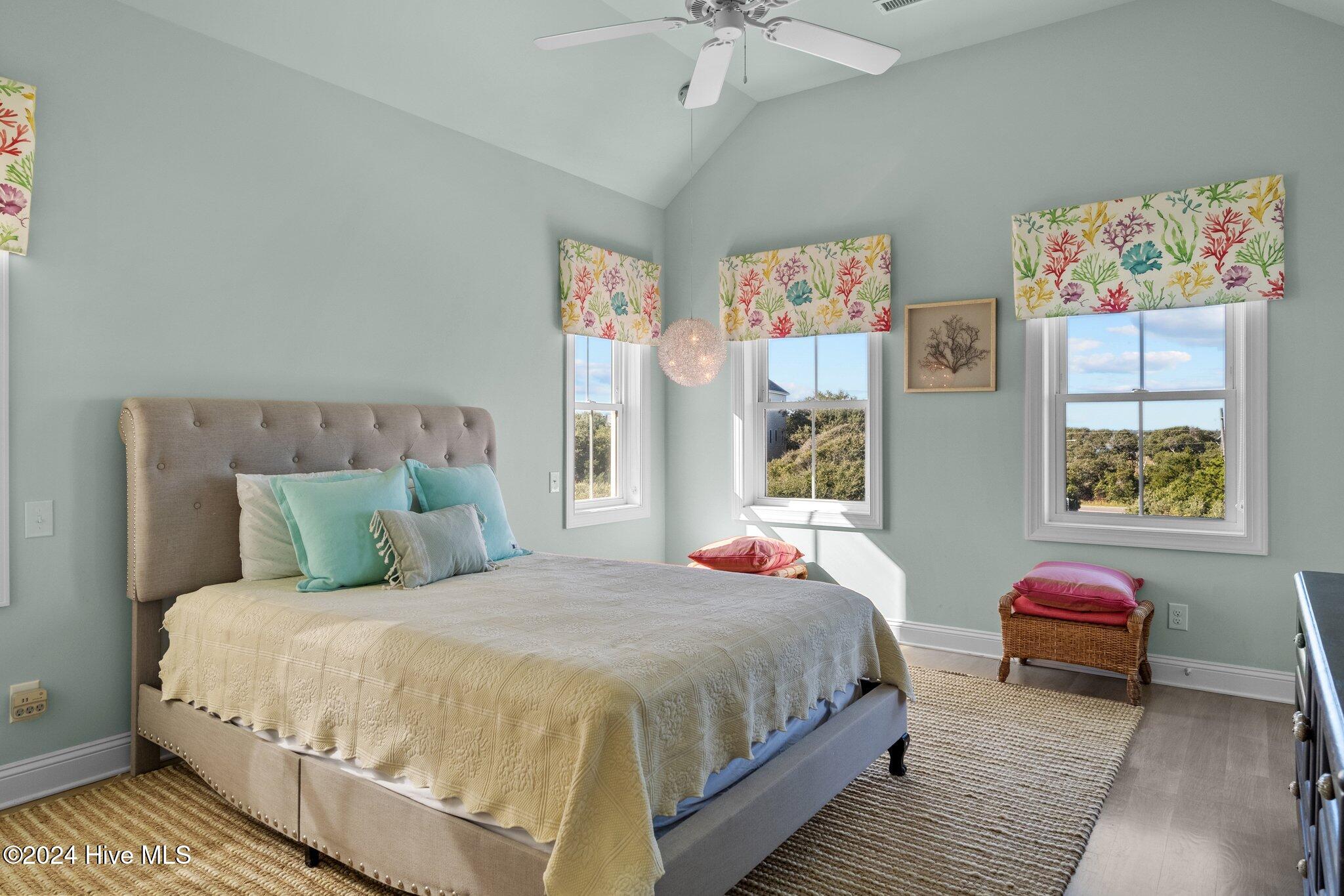 100474737 | Photo 15