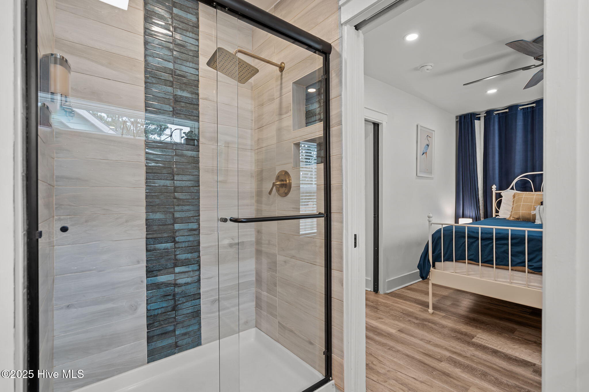 100525680 | Photo 30