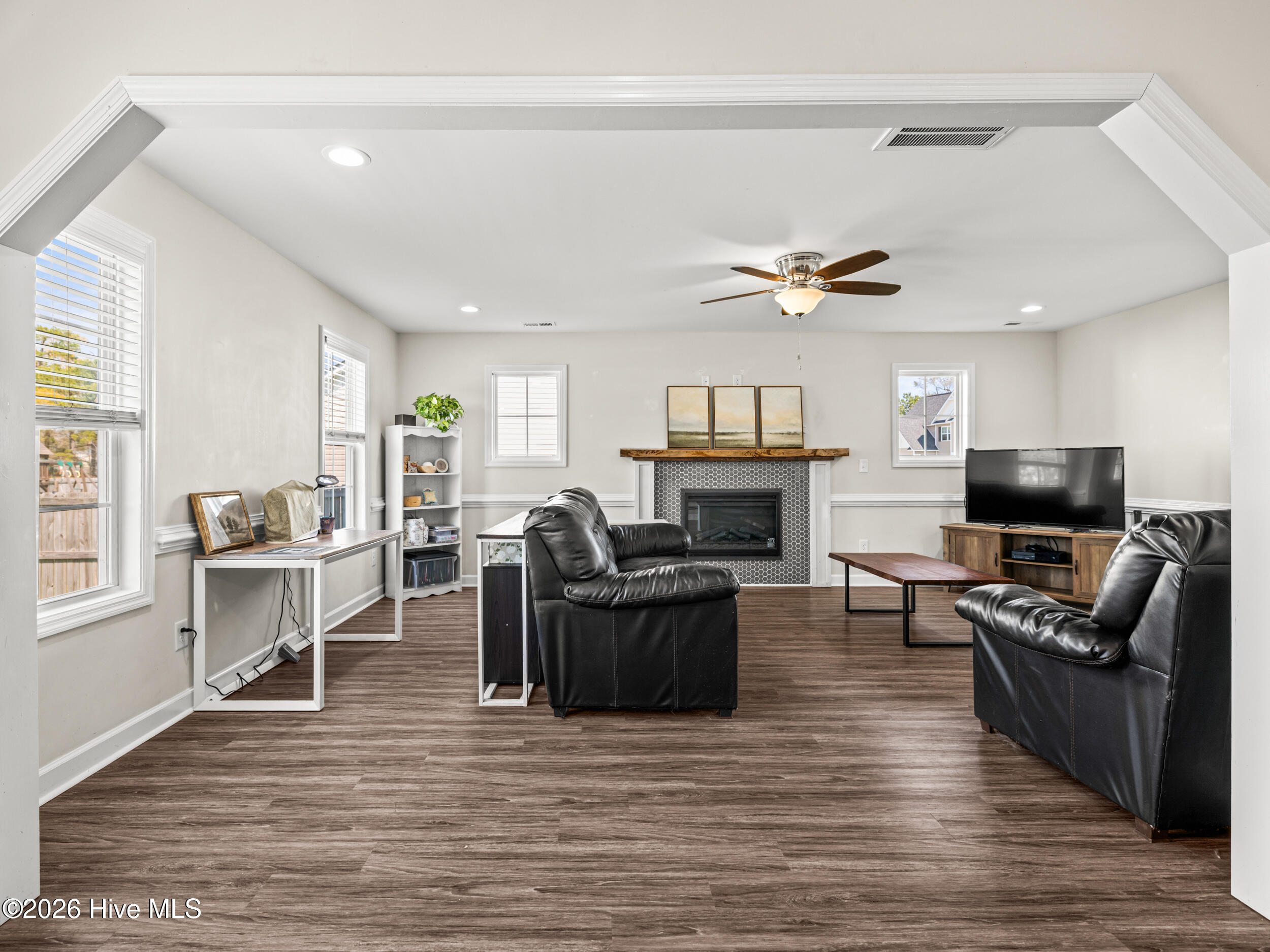 100565211 | Photo 18