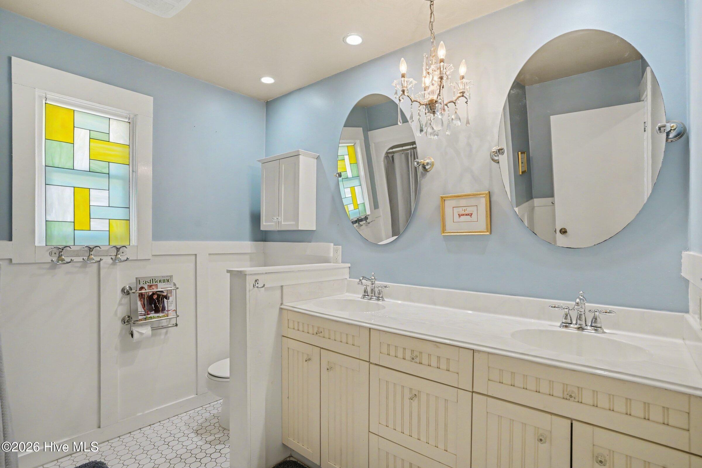 100561753 | Photo 14