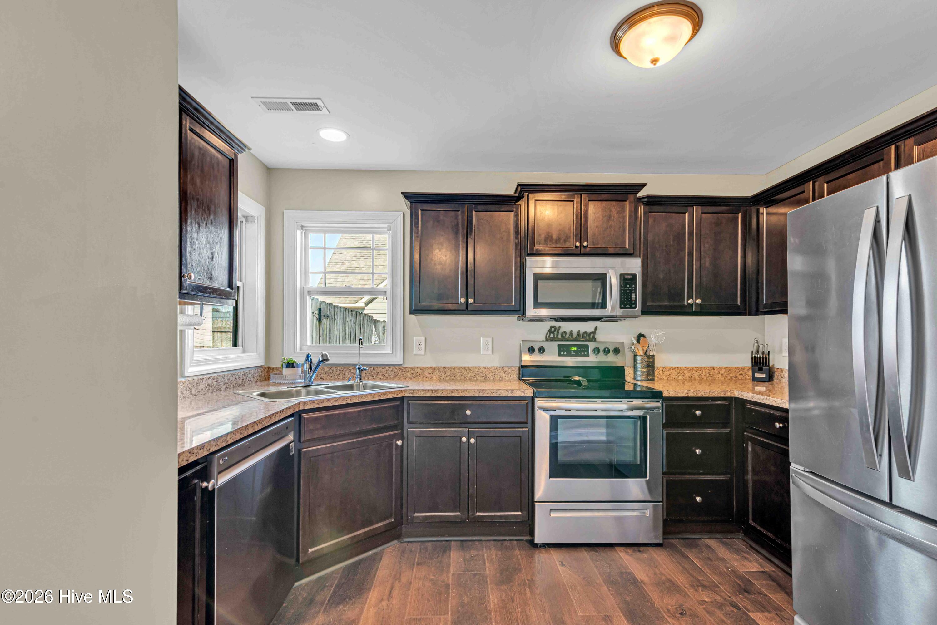 100553192 | Photo 12