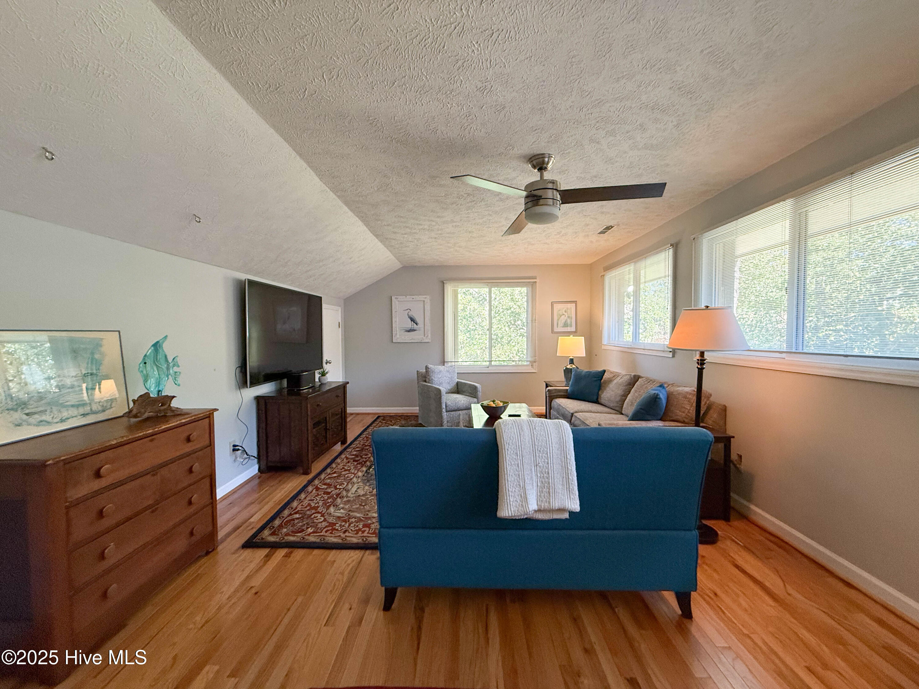 100538841 | Photo 51