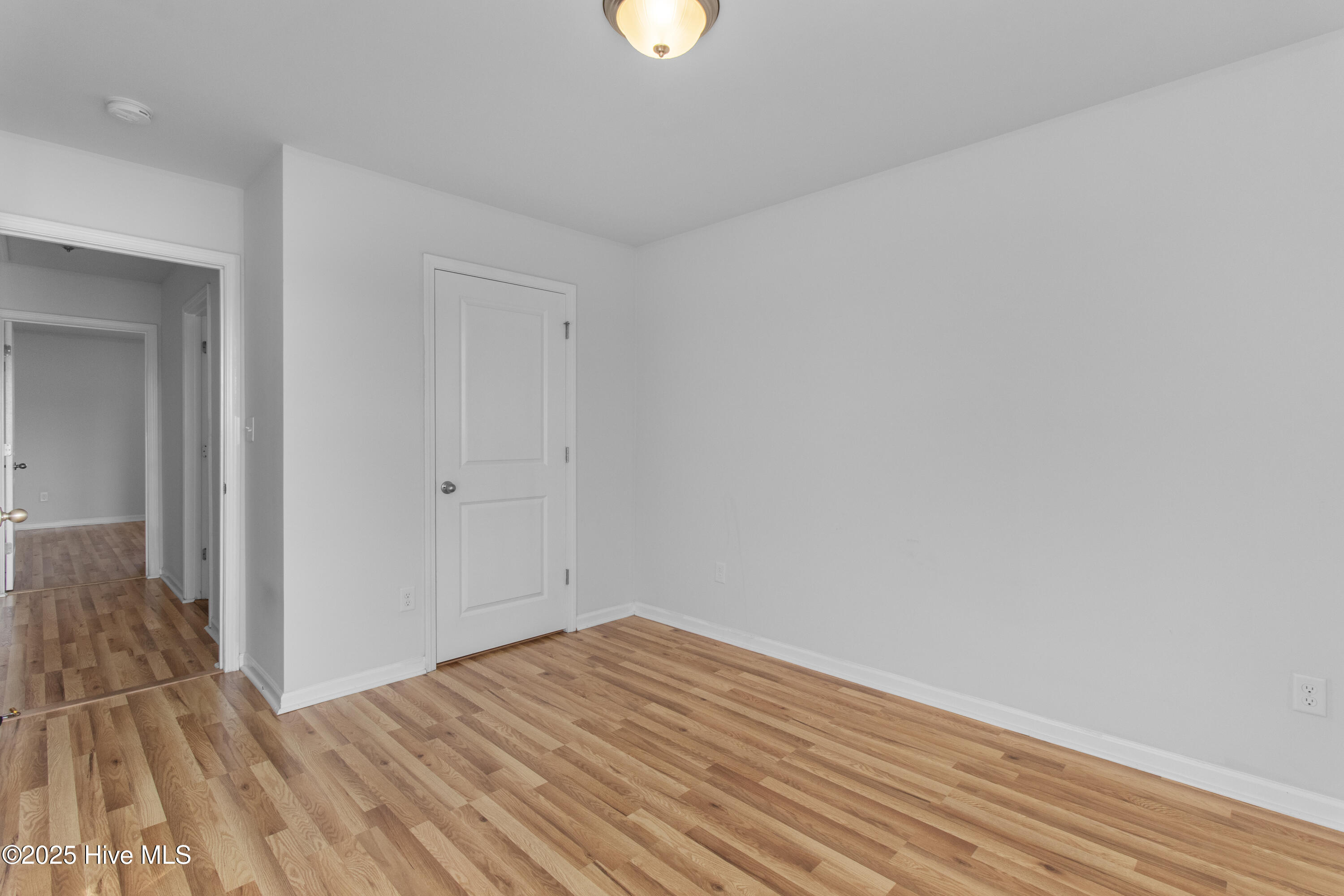 100525996 | Photo 17