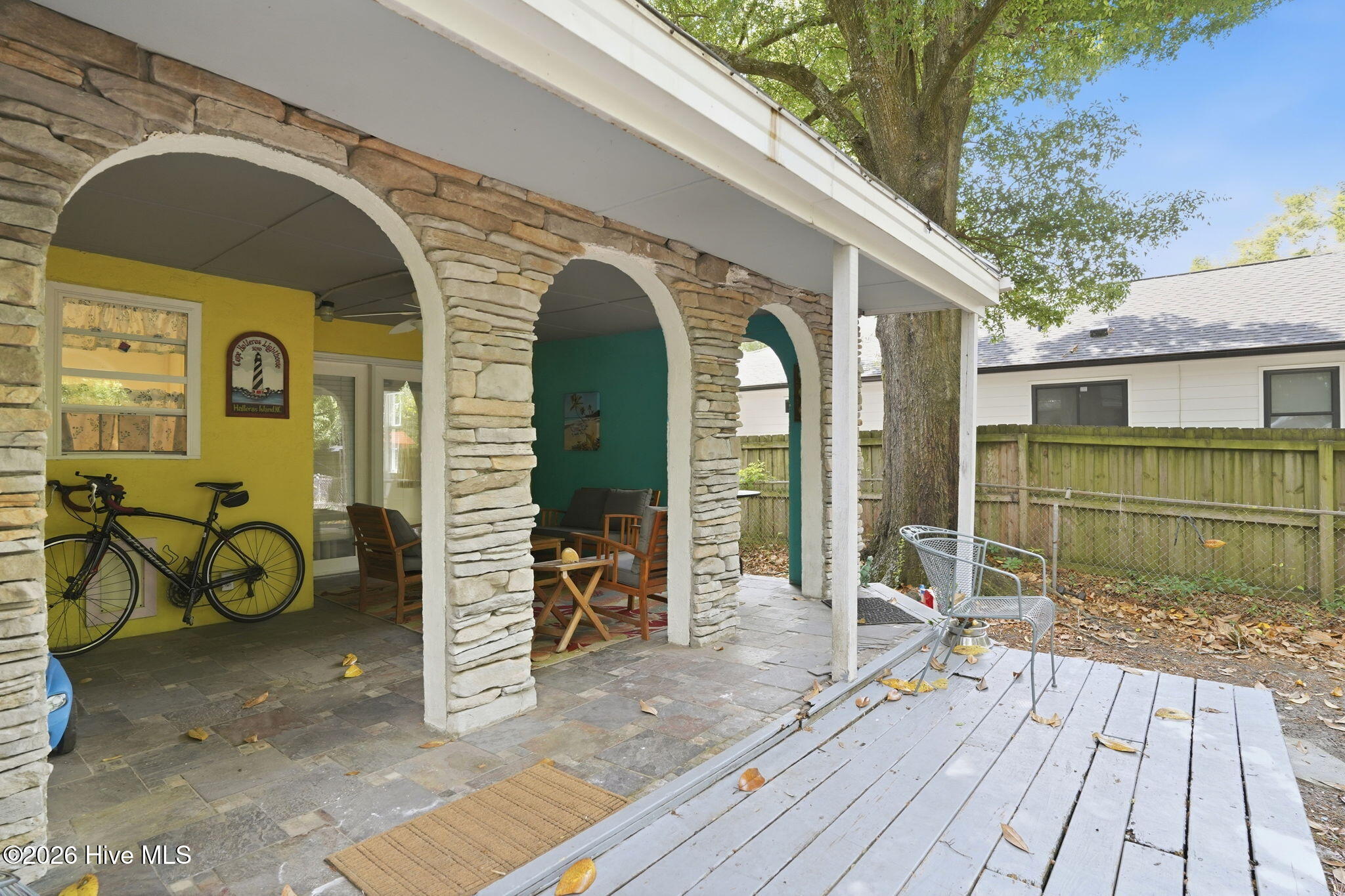 100570654 | Photo 33