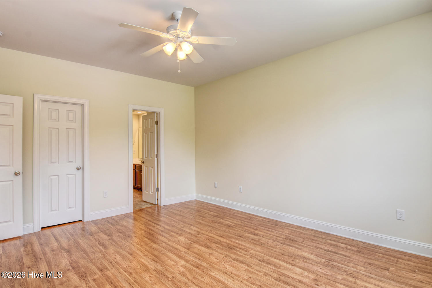 100553510 | Photo 13