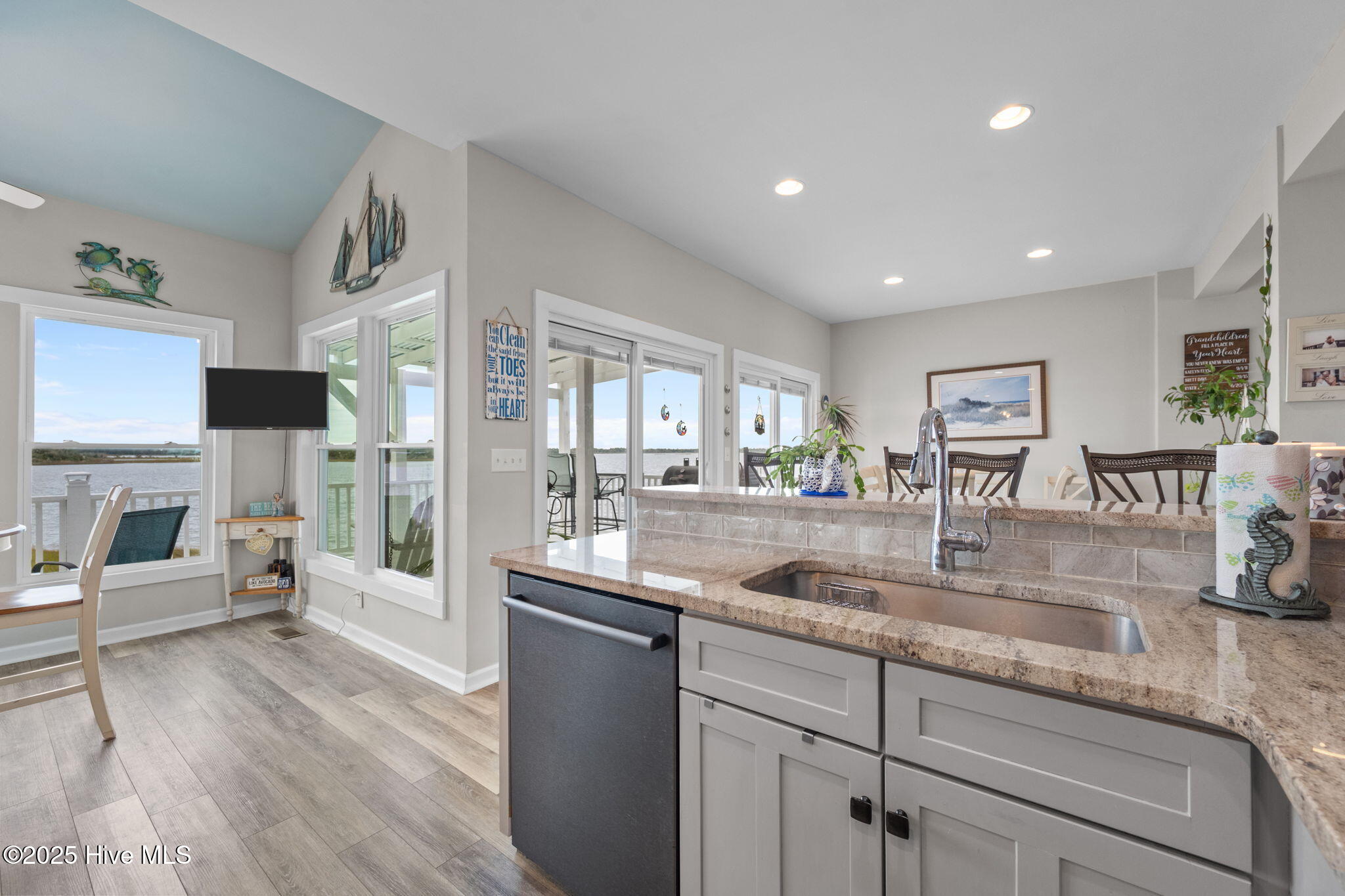 100539453 | Photo 15