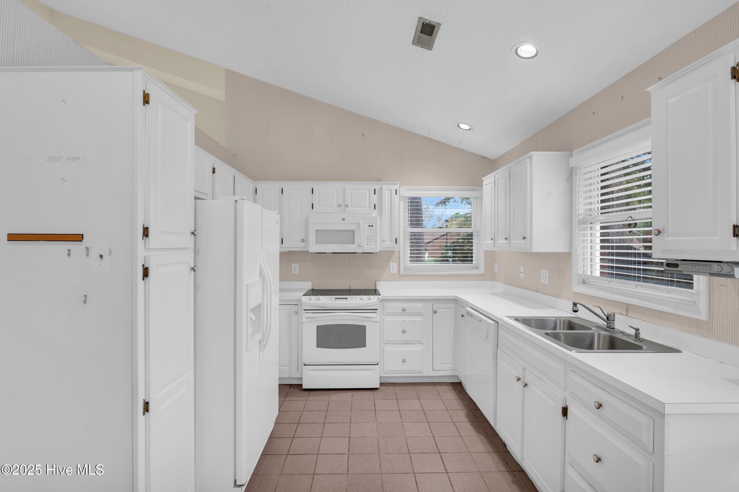 100546535 | Photo 15