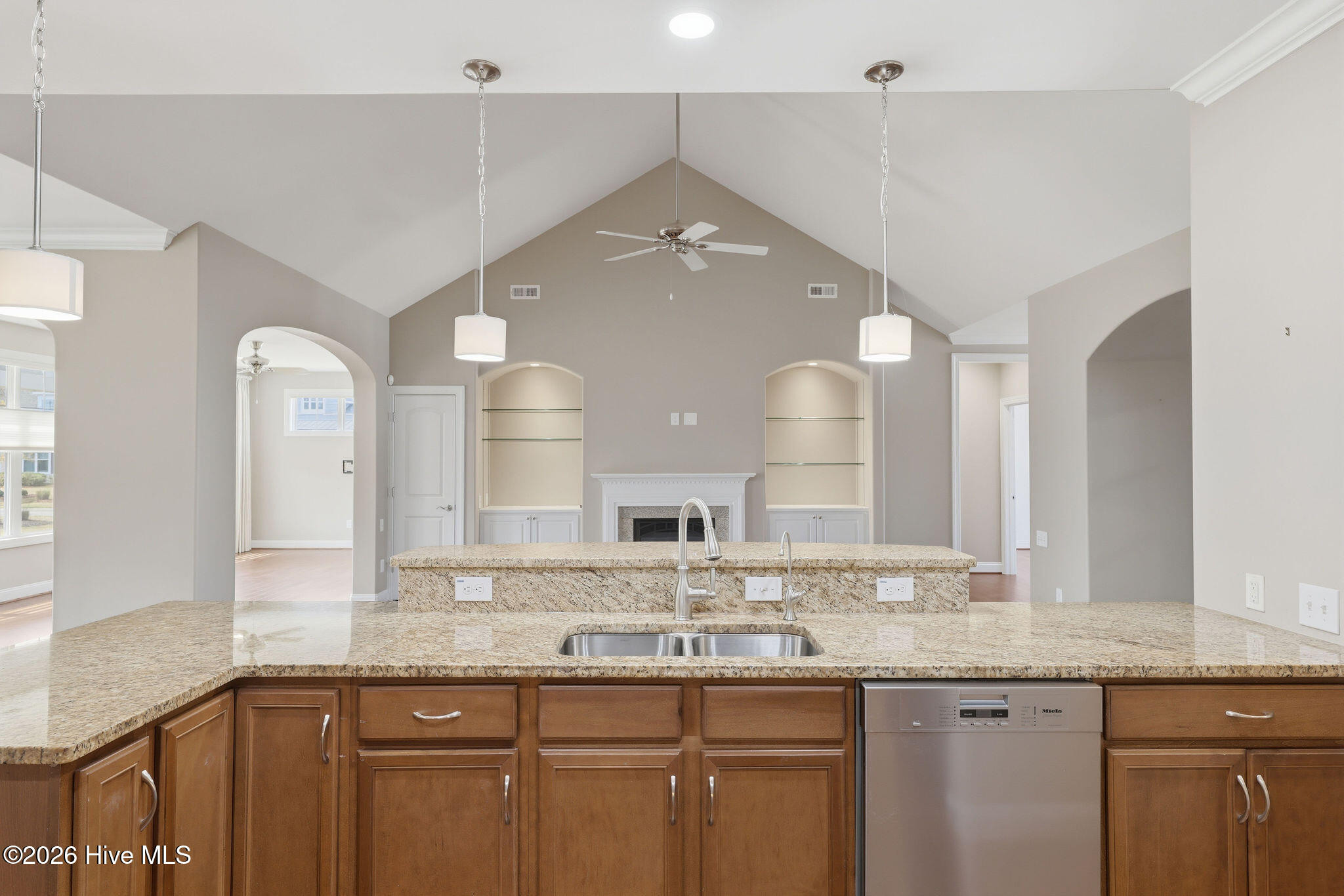 100518693 | Photo 29