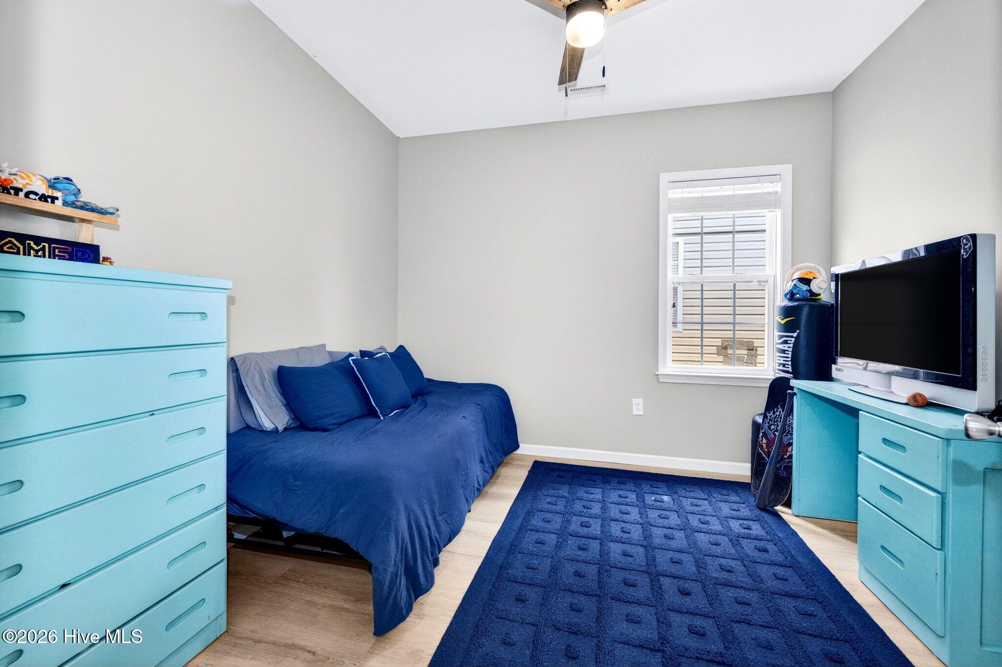 100570606 | Photo 15