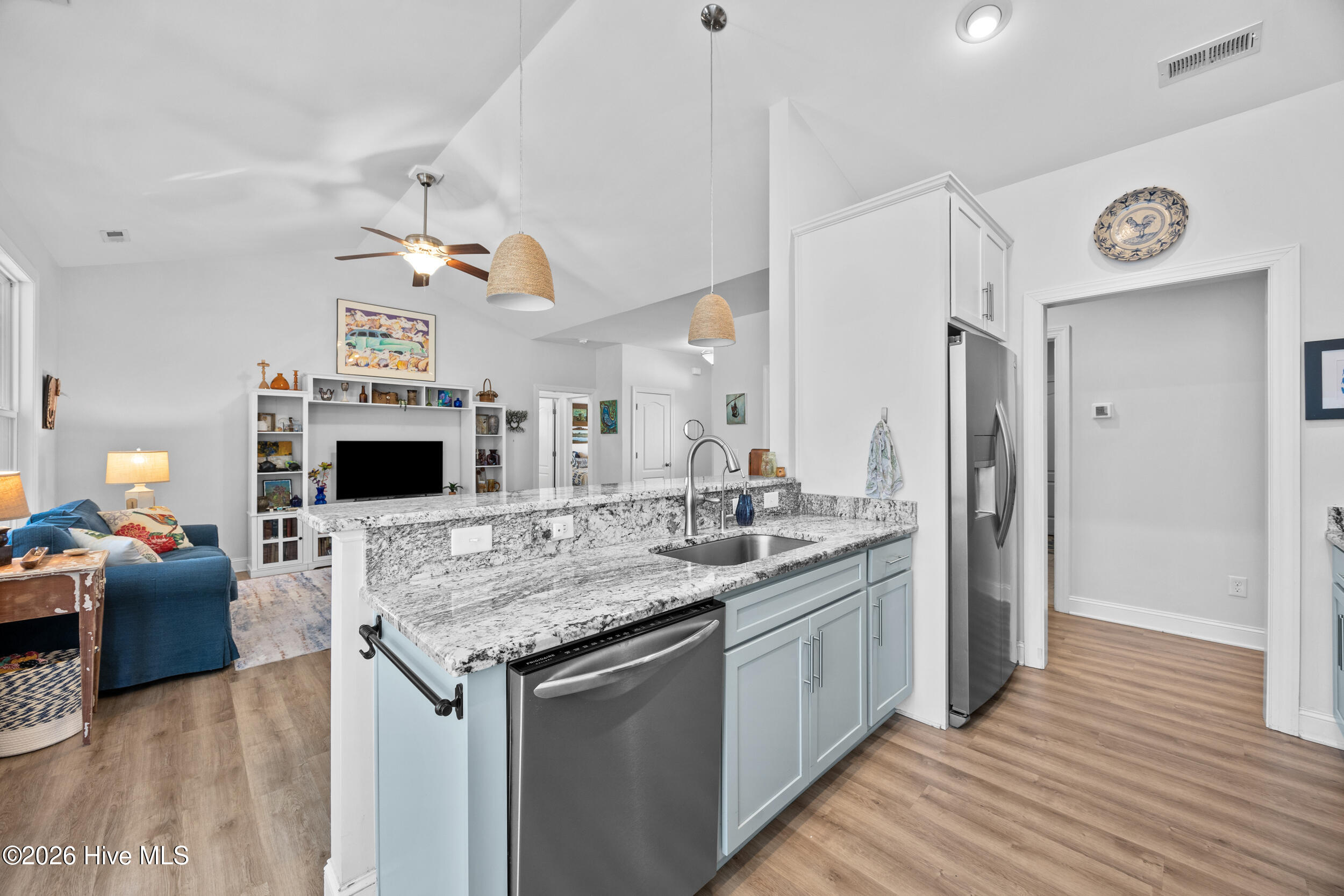 100553911 | Photo 10